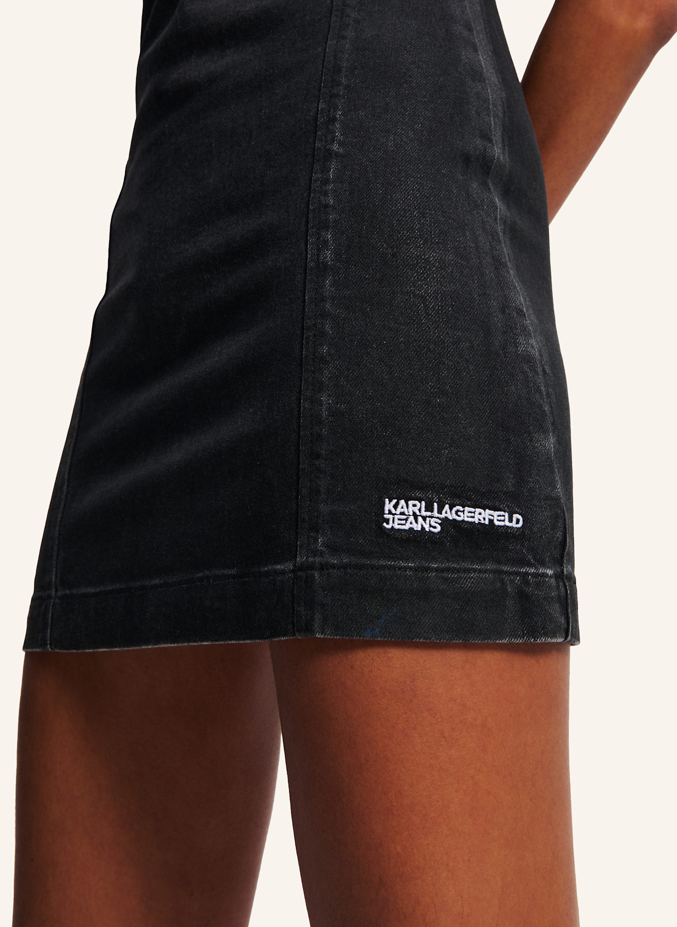 KARL LAGERFELD JEANS Kleid: SCHWARZ