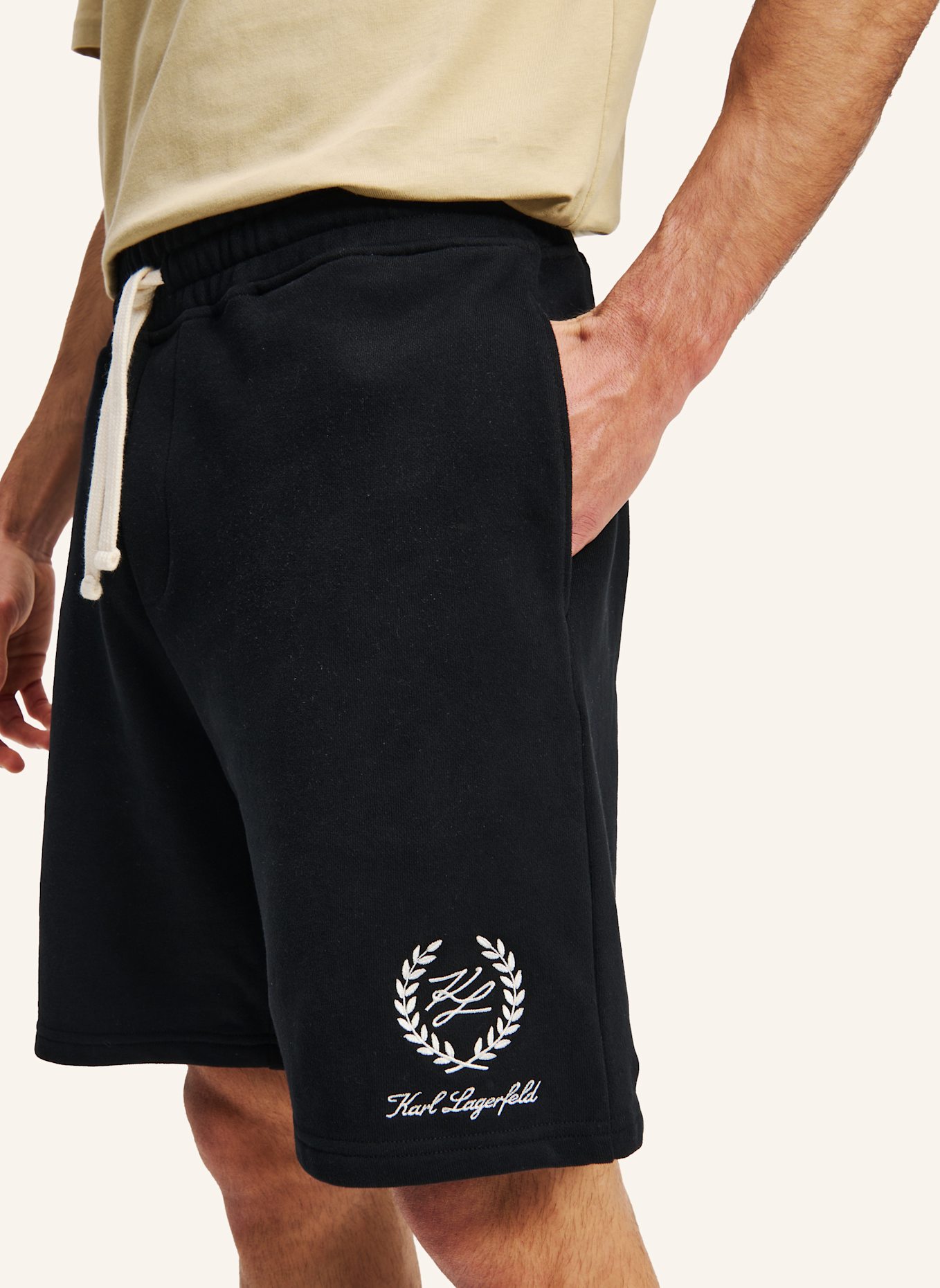 KARL LAGERFELD Shorts: SCHWARZ