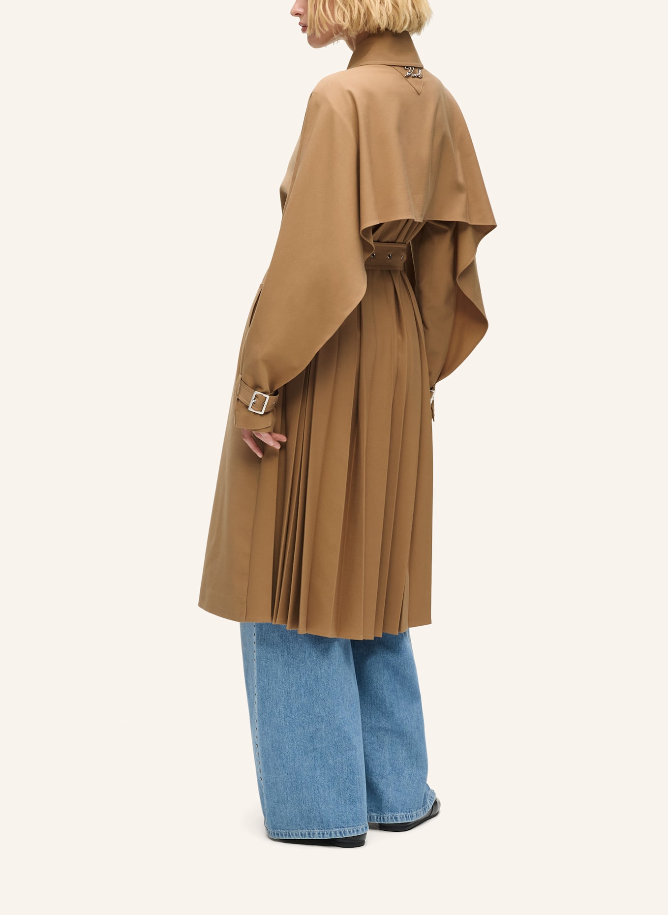 KARL LAGERFELD Mantel: BRAUN