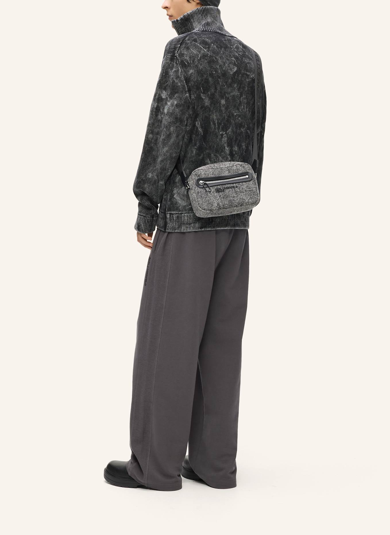 KARL LAGERFELD JEANS Umhängetasche: SCHWARZ