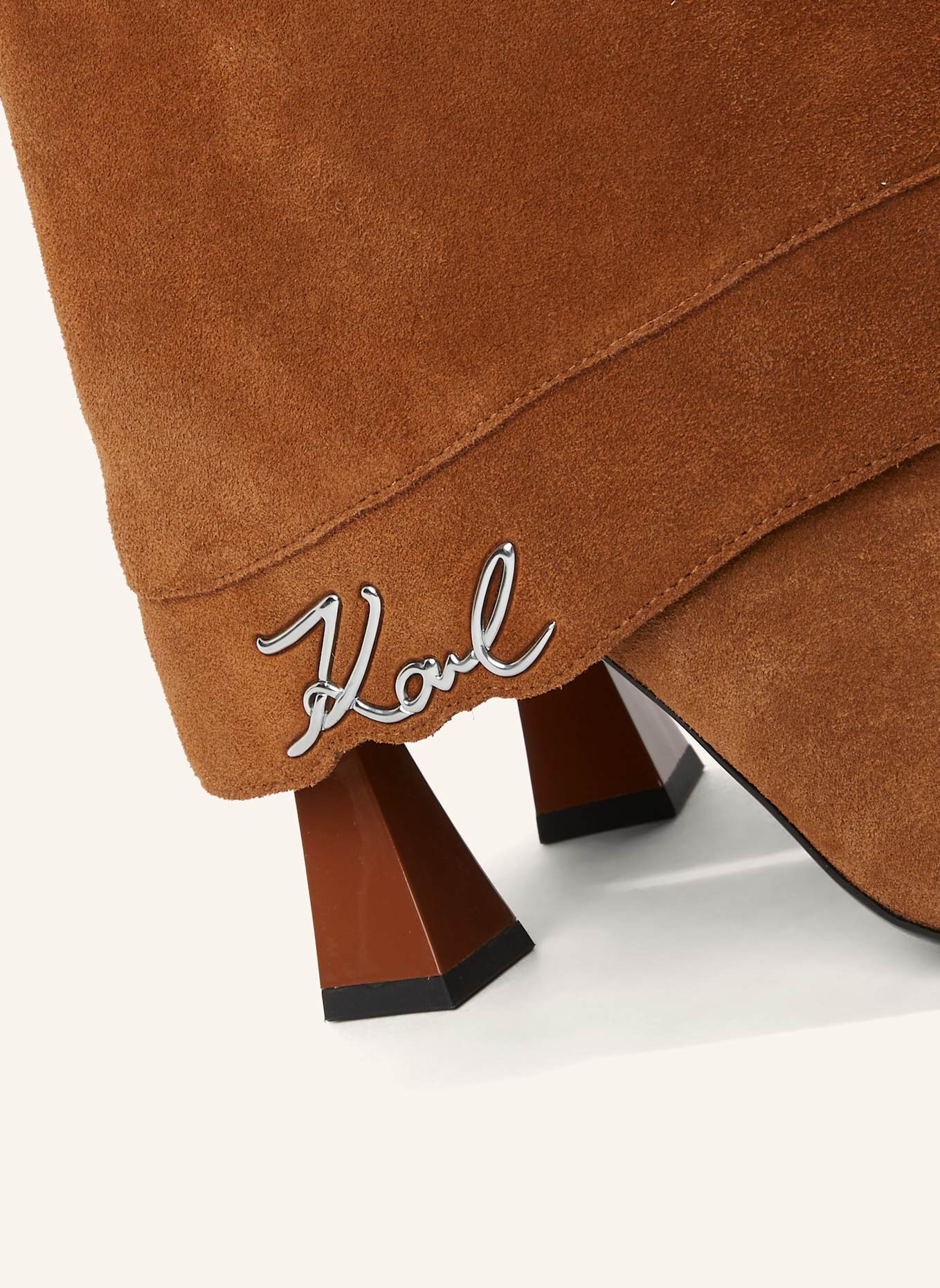 KARL LAGERFELD Stiefel: BRAUN