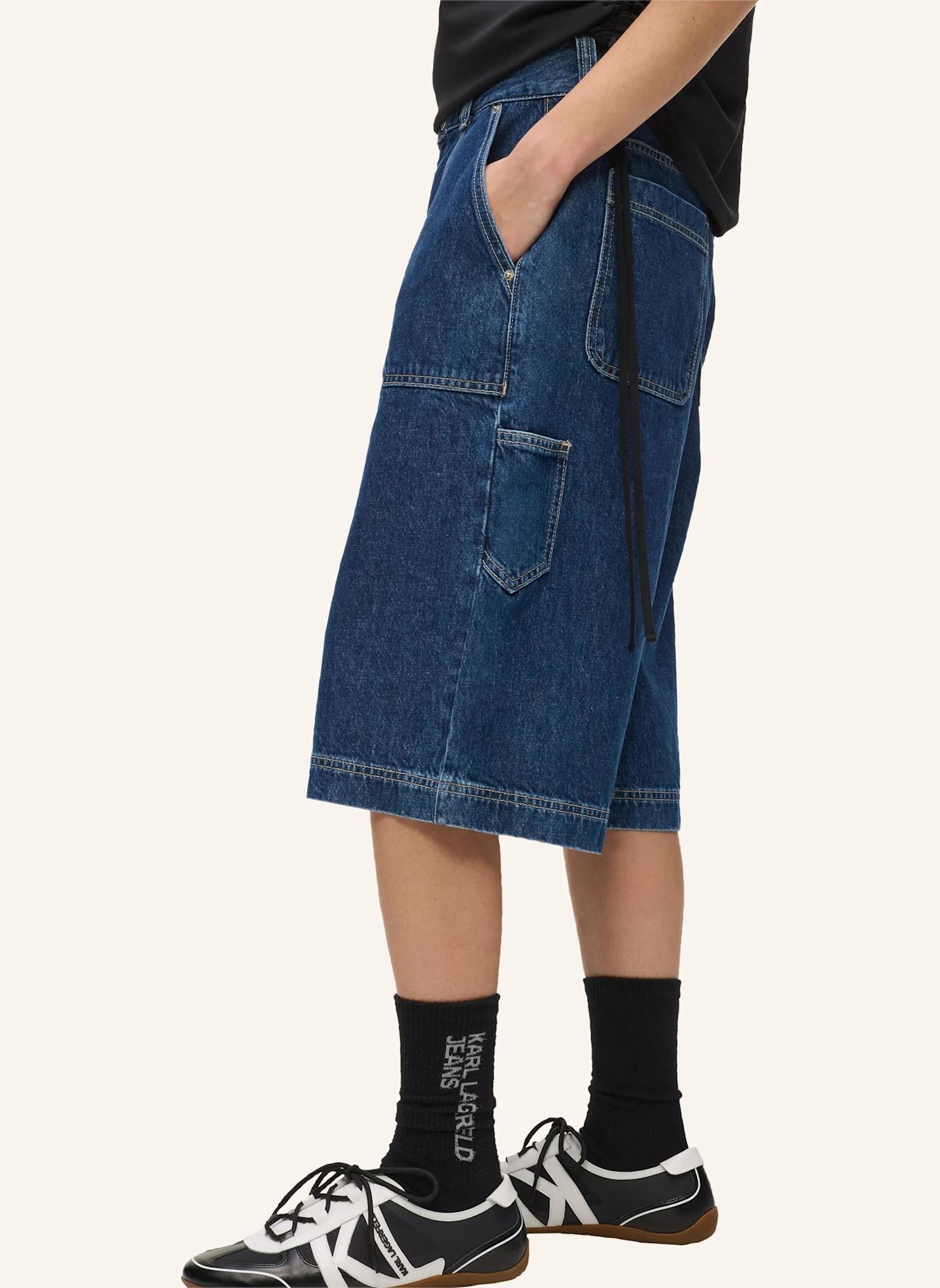 KARL LAGERFELD JEANS Shorts: BLAU