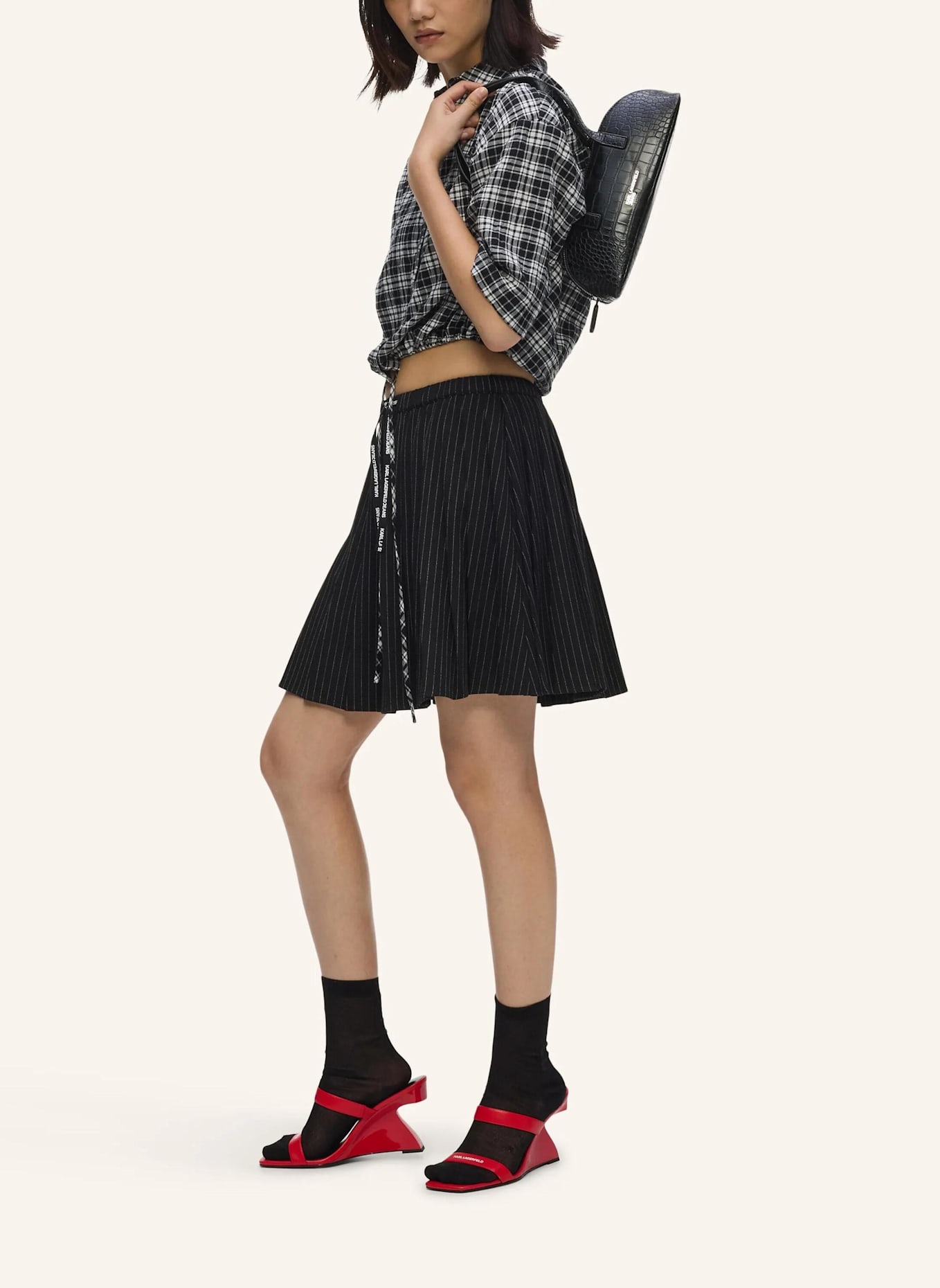 KARL LAGERFELD JEANS Schultertasche: SCHWARZ