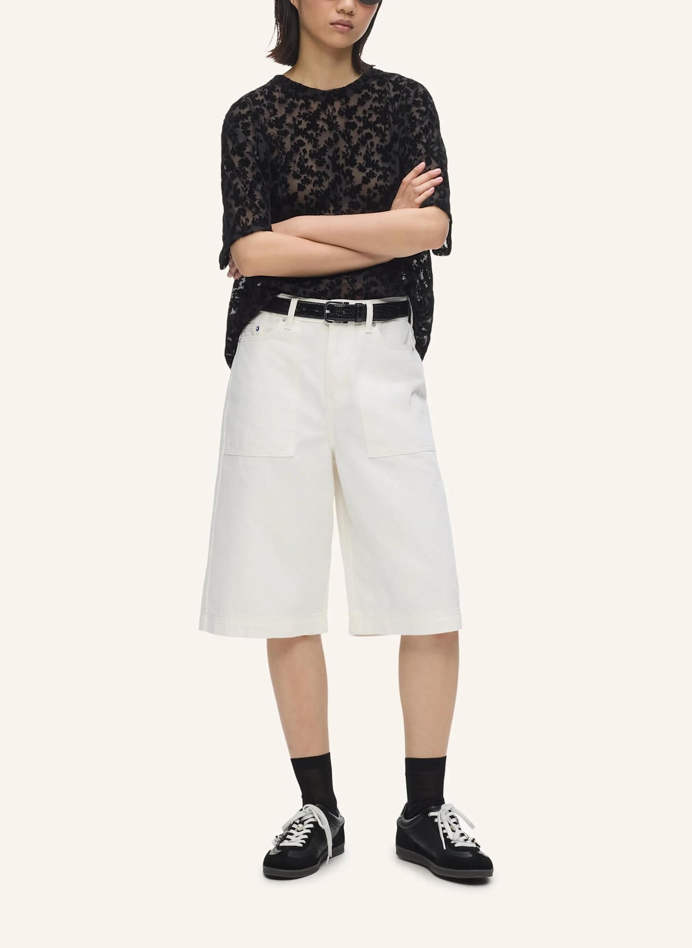 KARL LAGERFELD JEANS Shorts: WEISS