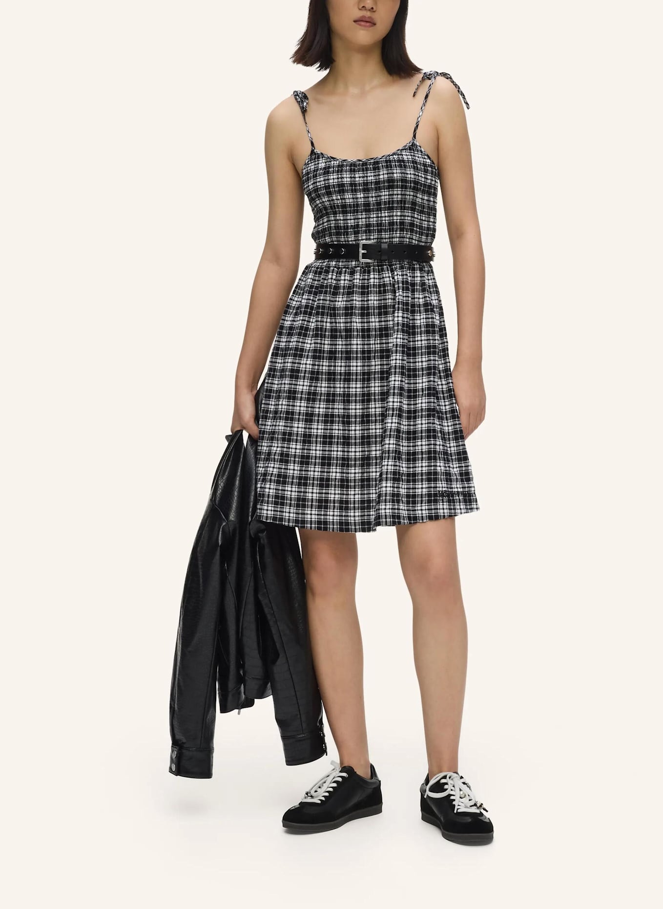 KARL LAGERFELD JEANS Kleid: SCHWARZ