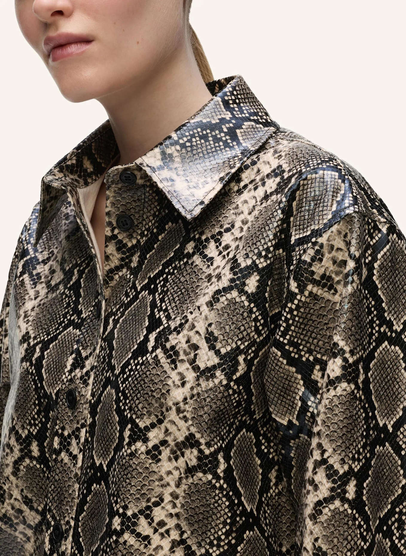 KARL LAGERFELD Bluse: BRAUN