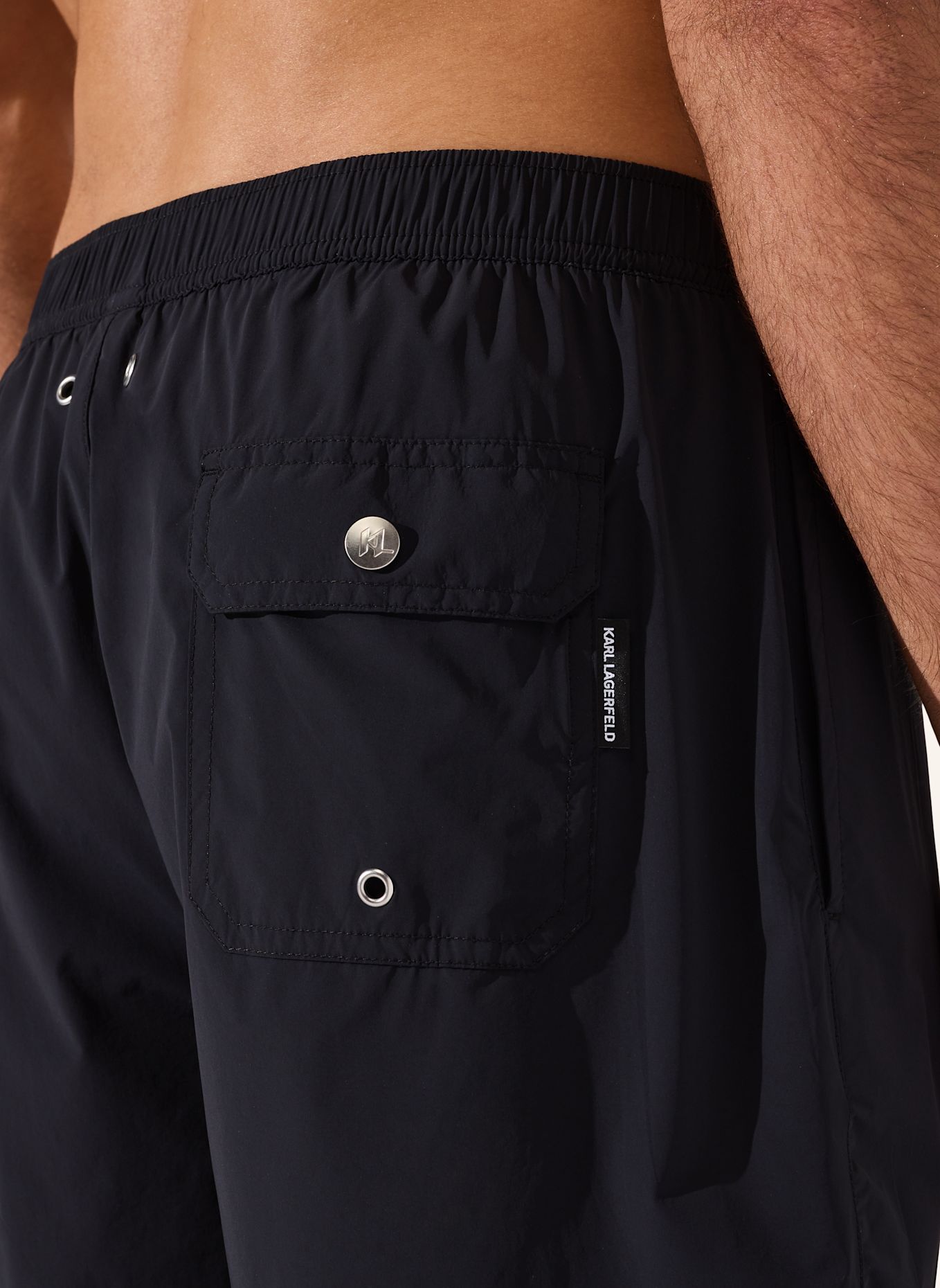 KARL LAGERFELD Bade-Shorts: SCHWARZ