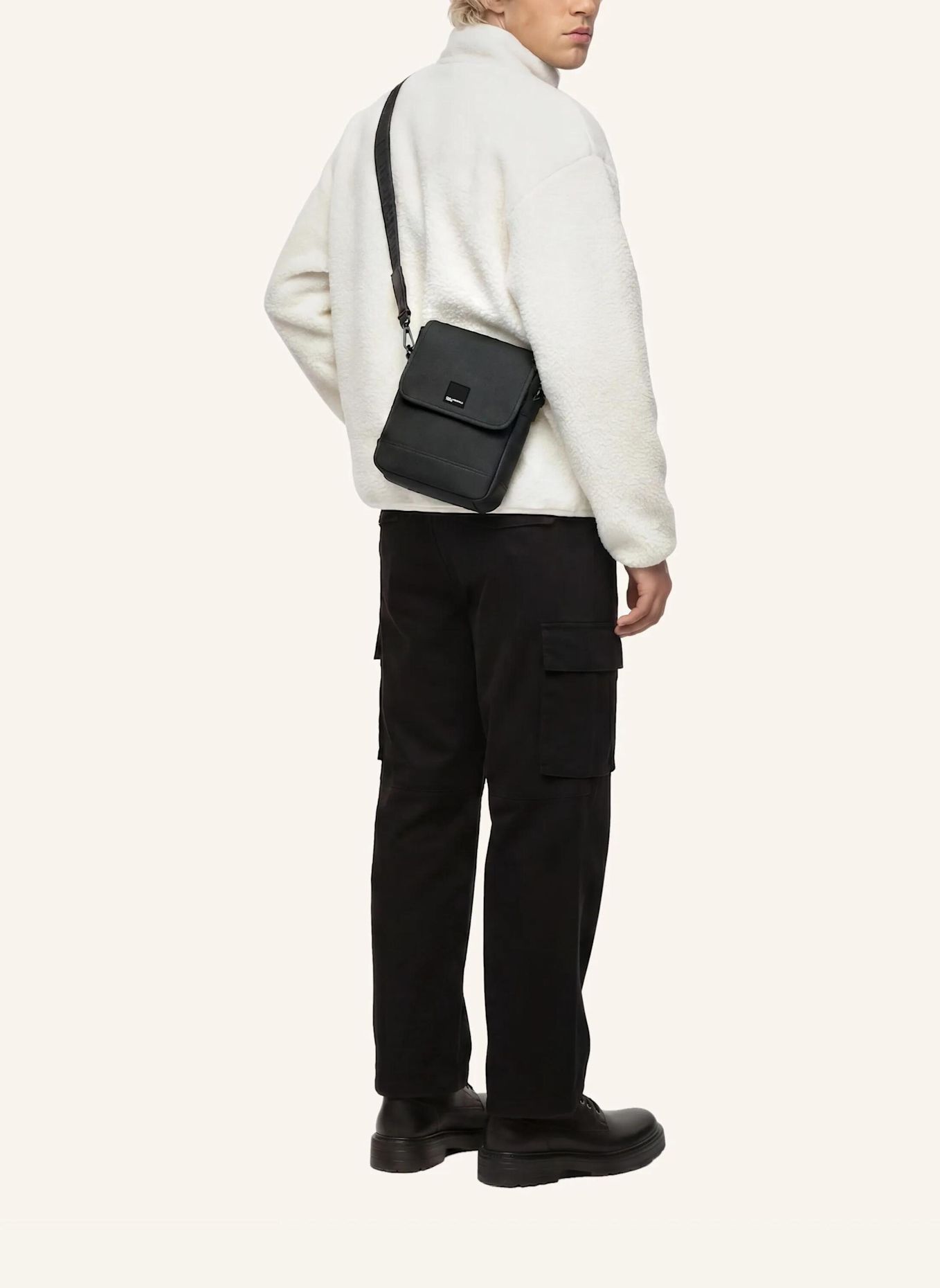 KARL LAGERFELD JEANS Umhängetasche: SCHWARZ