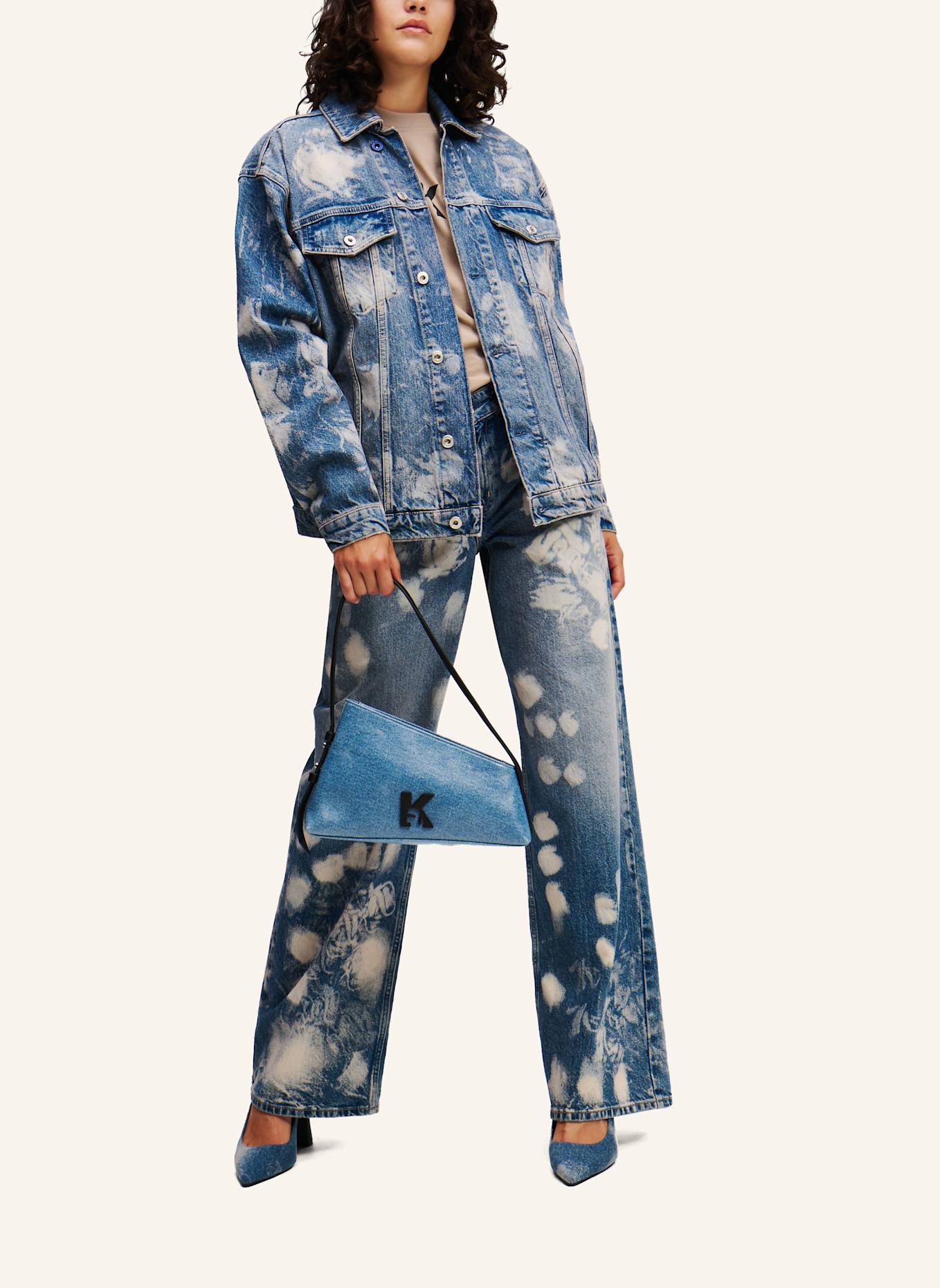 KARL LAGERFELD JEANS GEBLEICHTE JEANSJACKE IN LÄSSIGER PASSFORM, Farbe: BLAU (Bild 3)