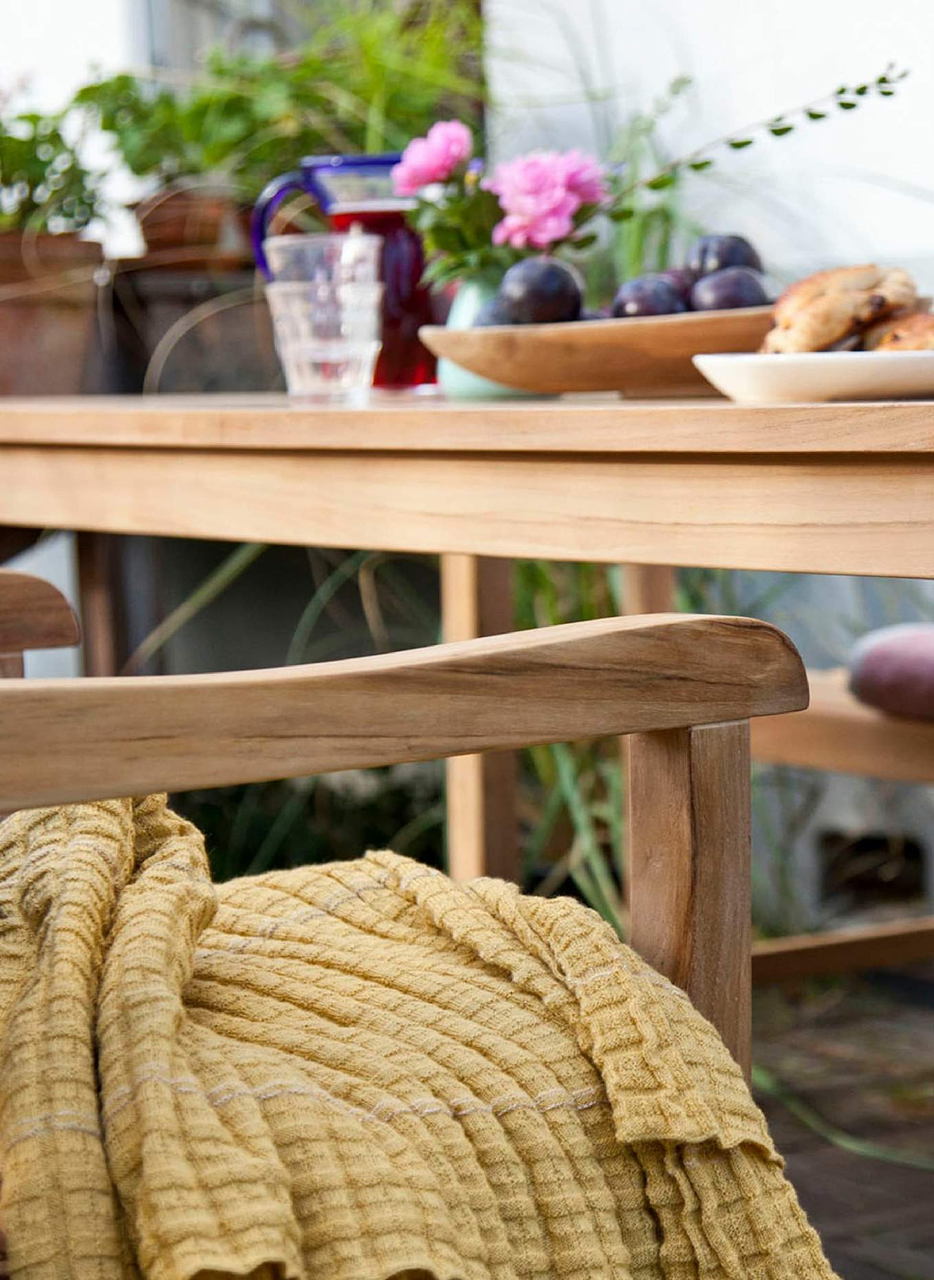 cinas Gartentisch ROSENBORG: BRAUN