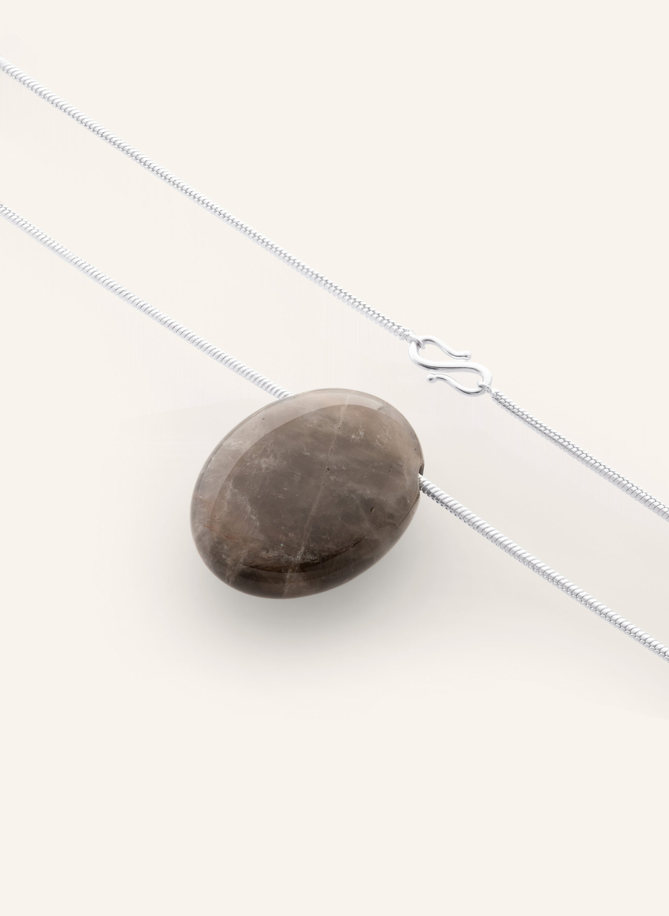 Lié Studio Kette mit Anhänger THE JULIA NECKLACE: DUNKELBRAUN