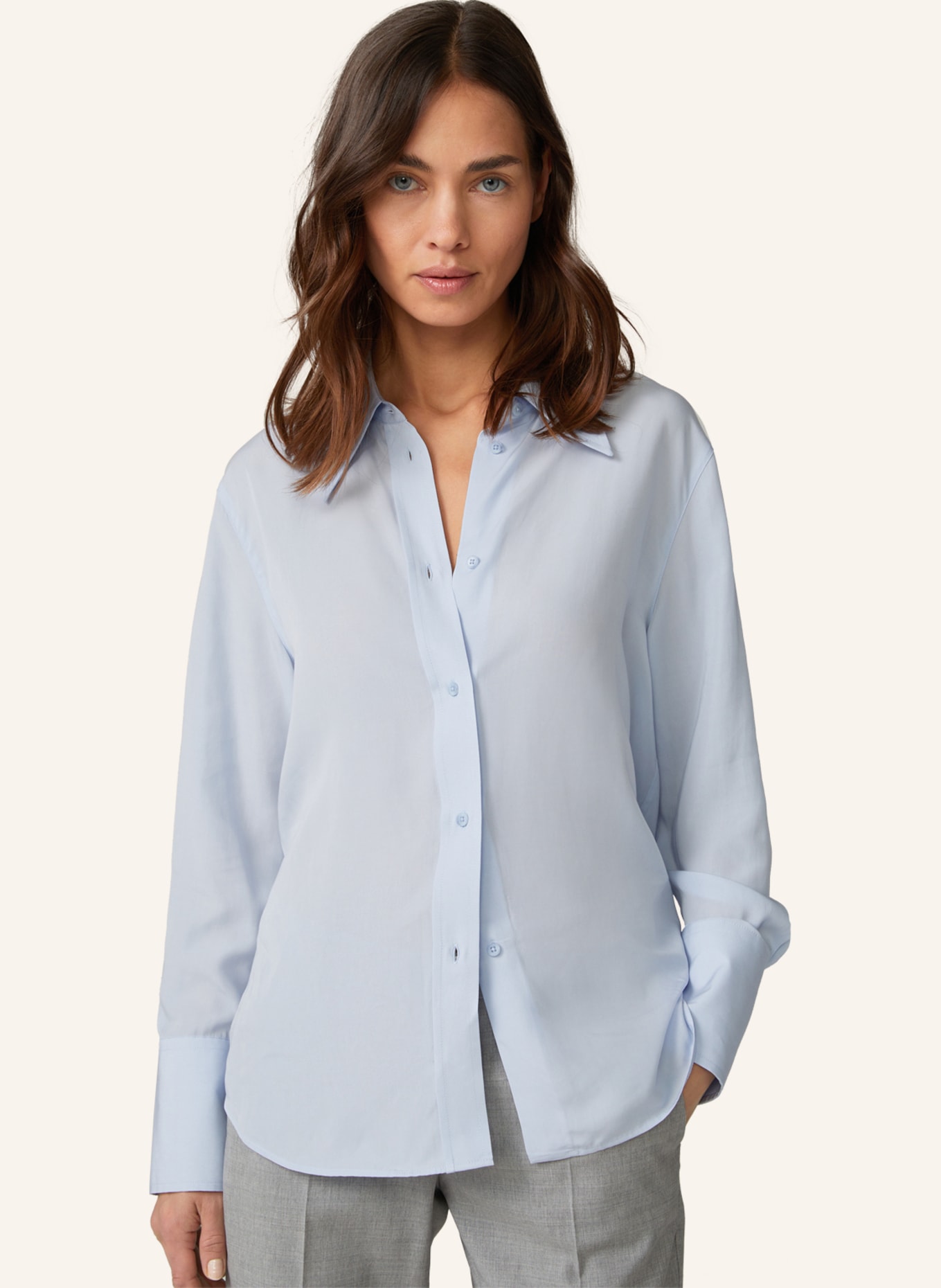 windsor. Bluse: HELLBLAU