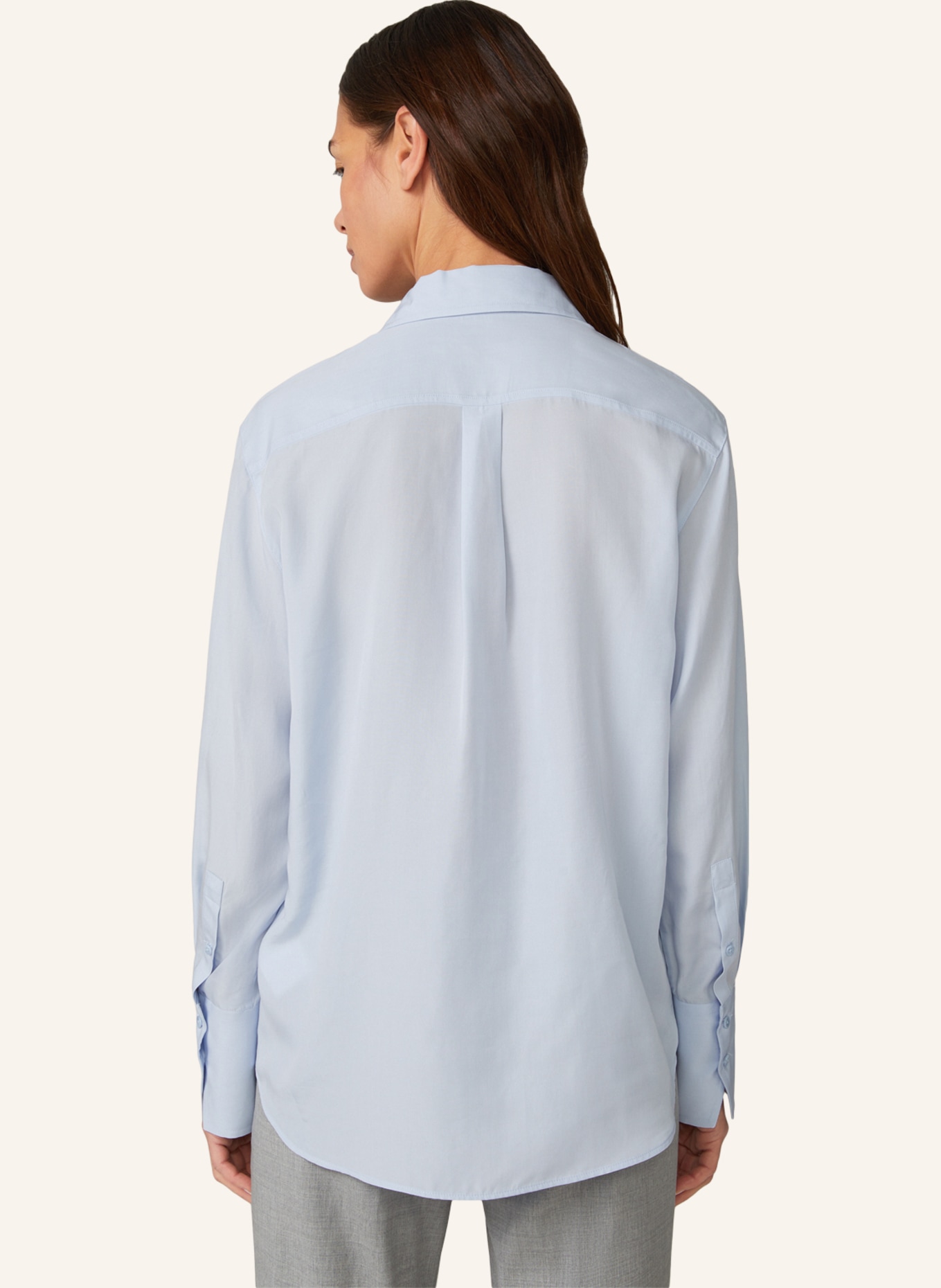 windsor. Bluse: HELLBLAU