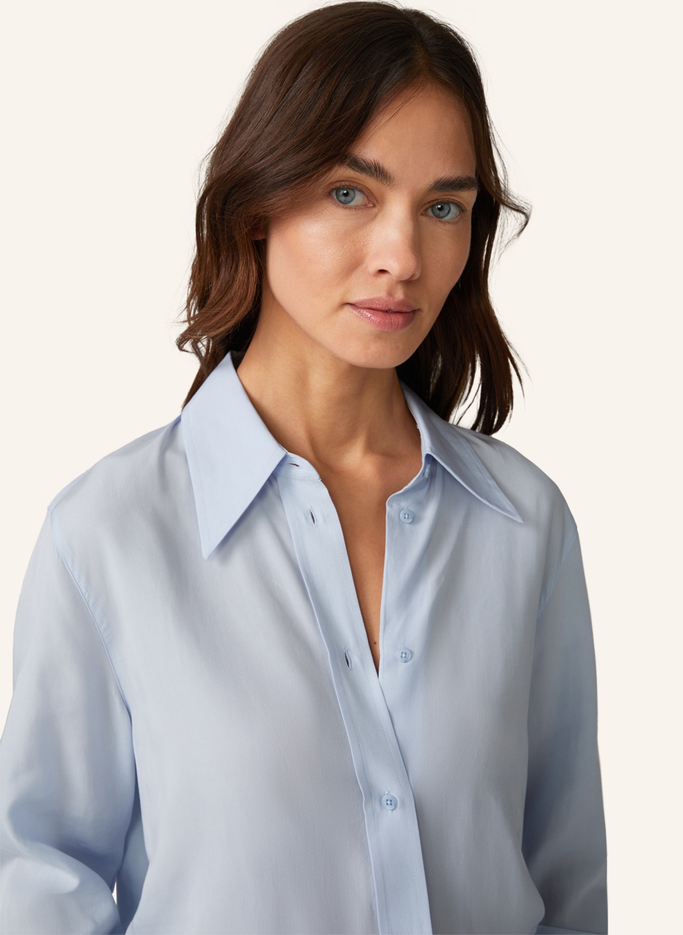 windsor. Bluse: HELLBLAU