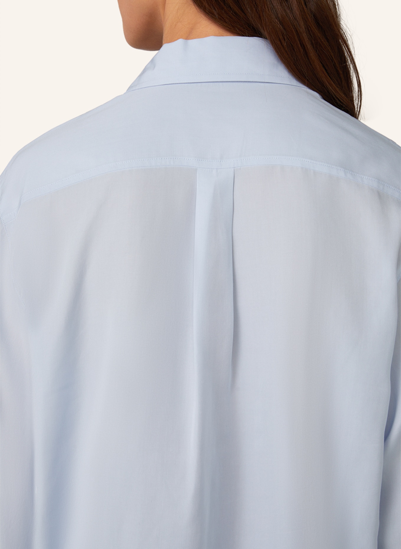 windsor. Bluse: HELLBLAU