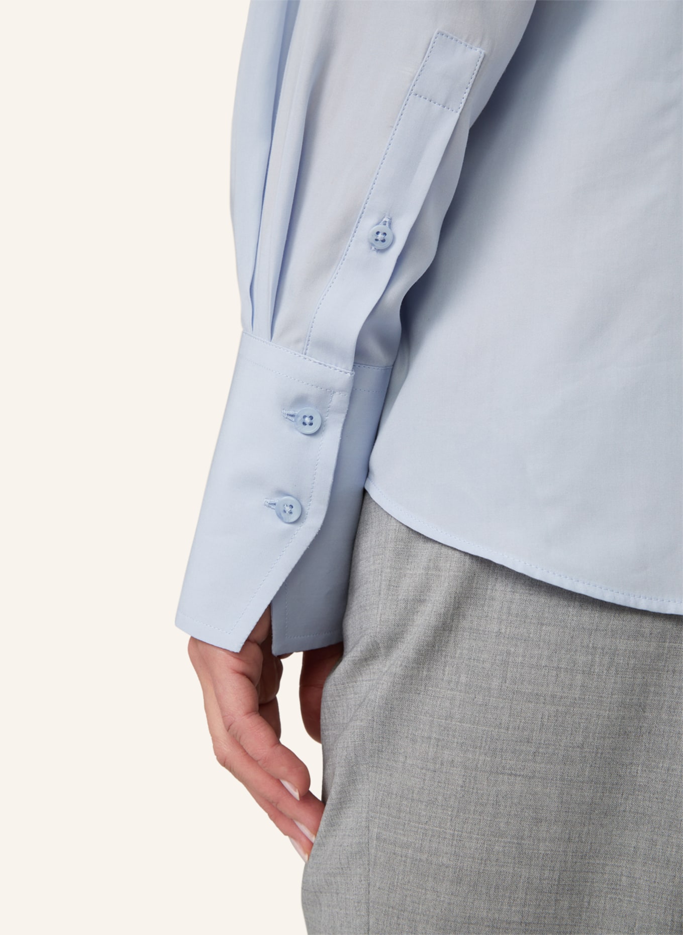 windsor. Bluse: HELLBLAU