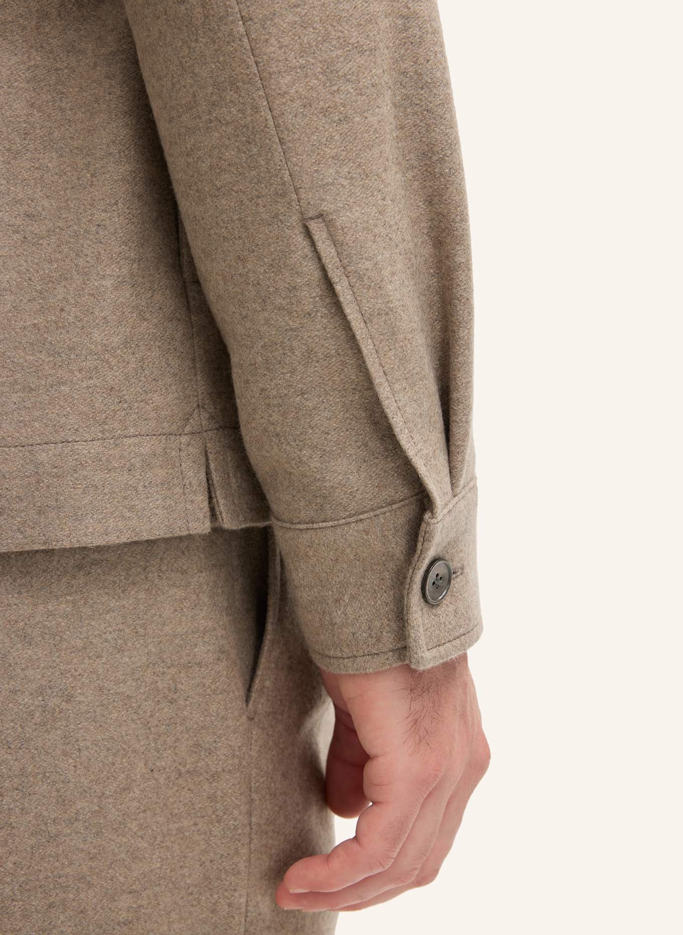 windsor. Overshirt: BEIGE