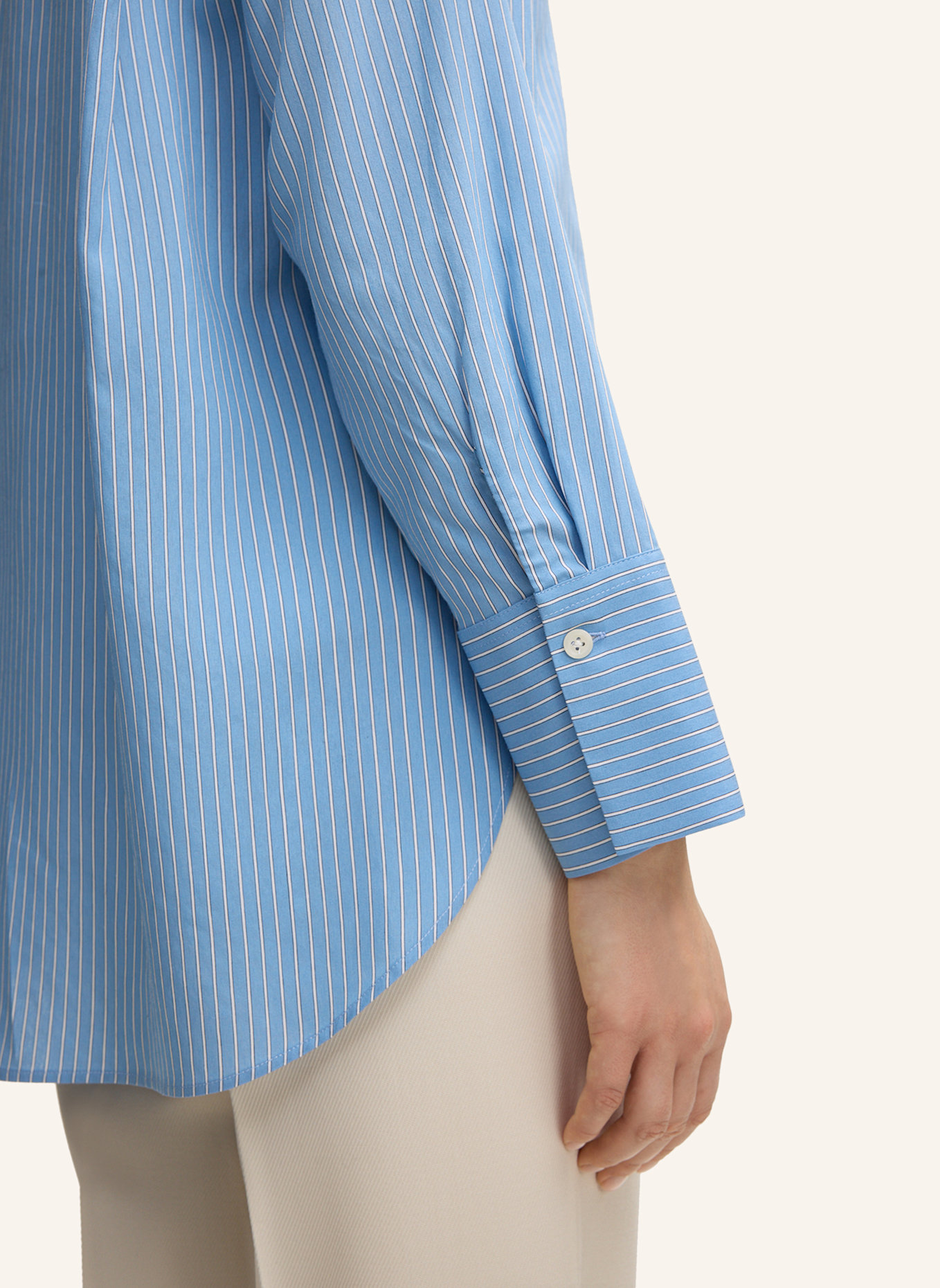 windsor. Bluse: HELLBLAU