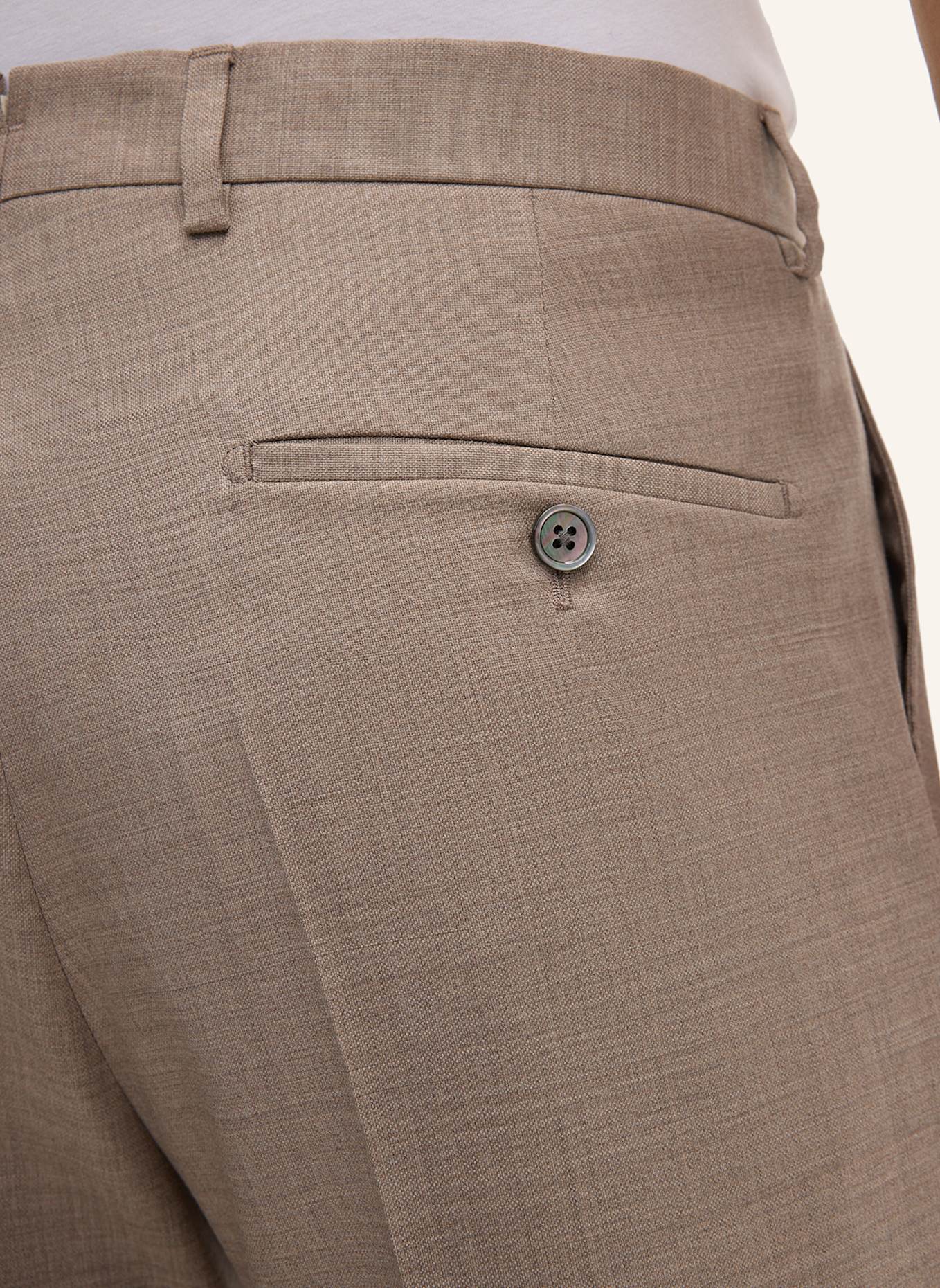 windsor. Hose Shaped Fit: BEIGE