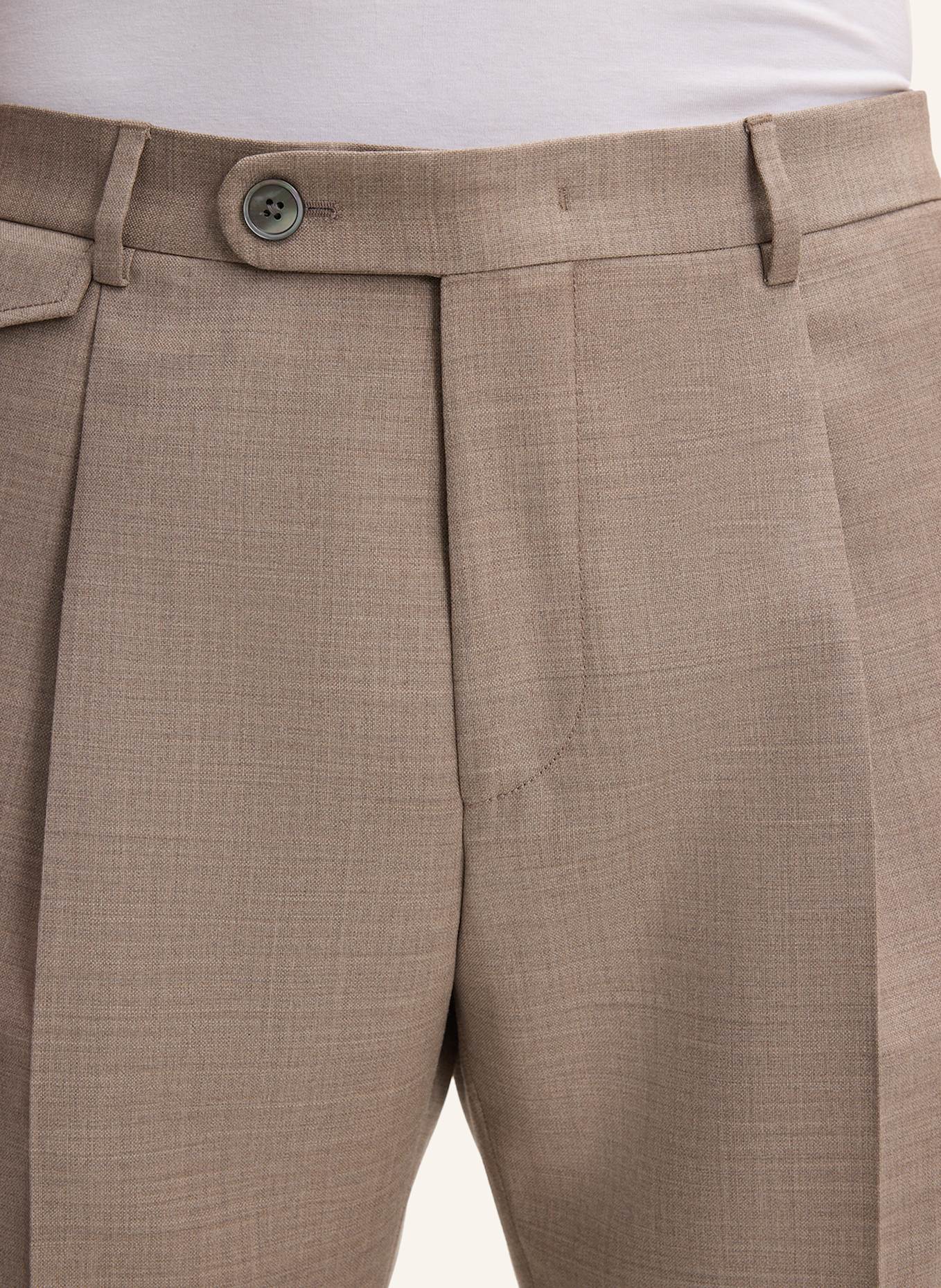 windsor. Hose Shaped Fit: BEIGE