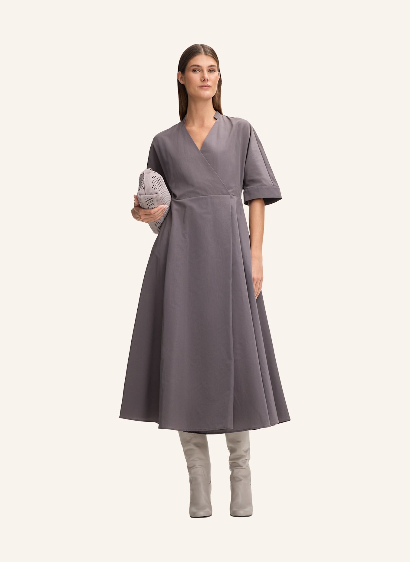 windsor. Kleid: GRAU