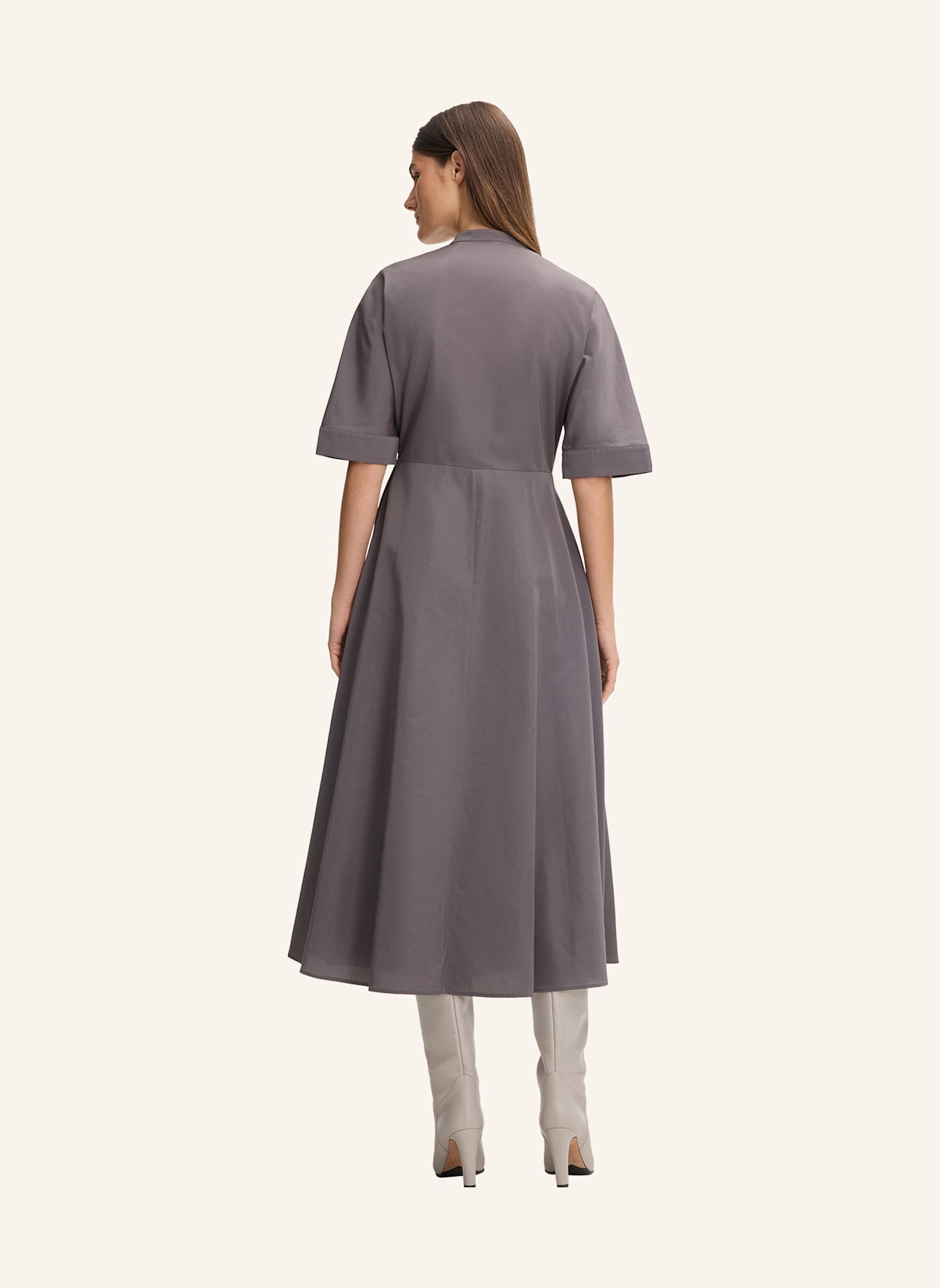 windsor. Kleid: GRAU
