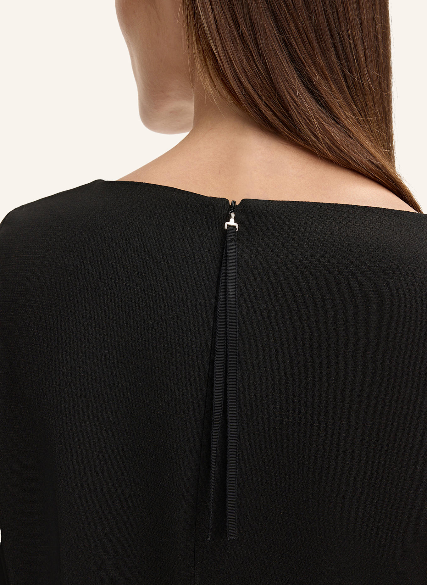 windsor. Kleid: SCHWARZ