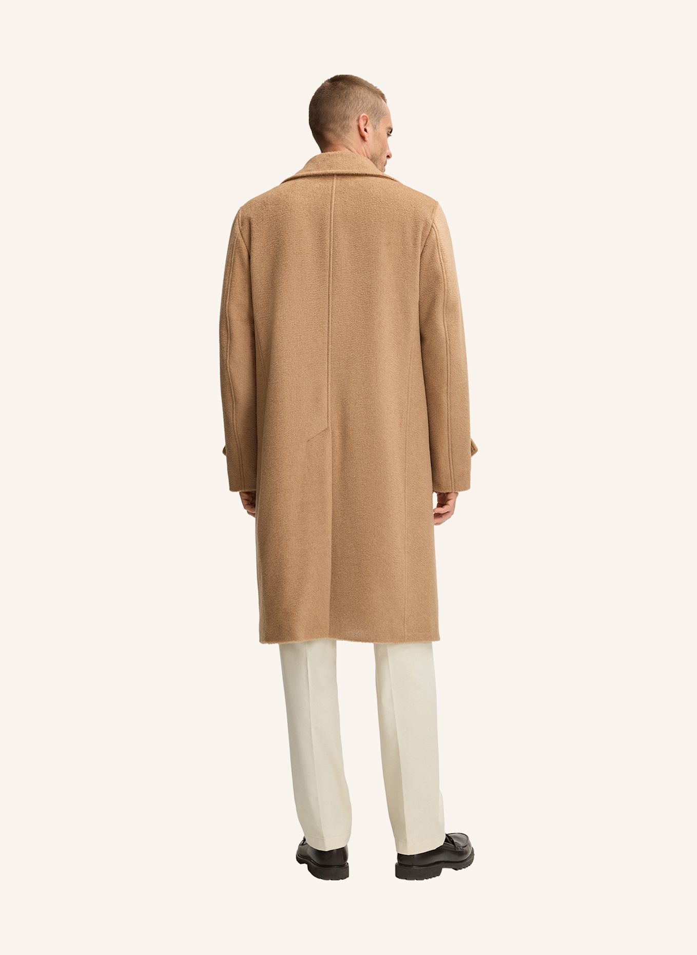 windsor. Mantel: CAMEL