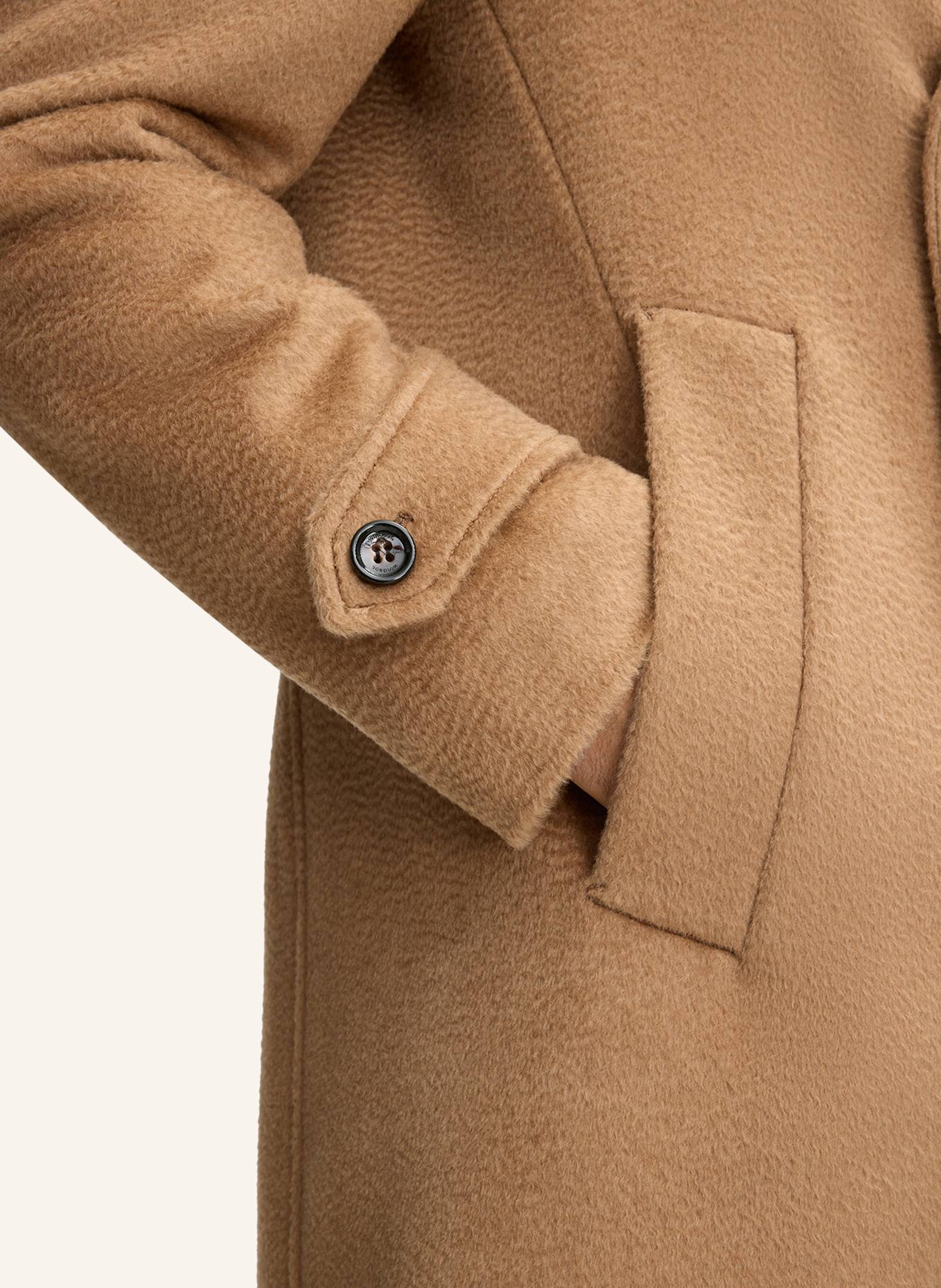 windsor. Mantel: CAMEL