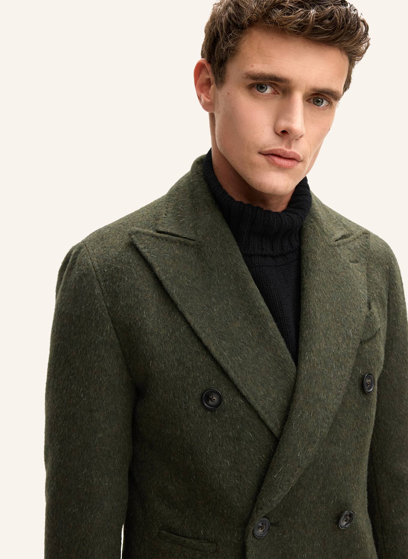 windsor. Mantel: OLIV