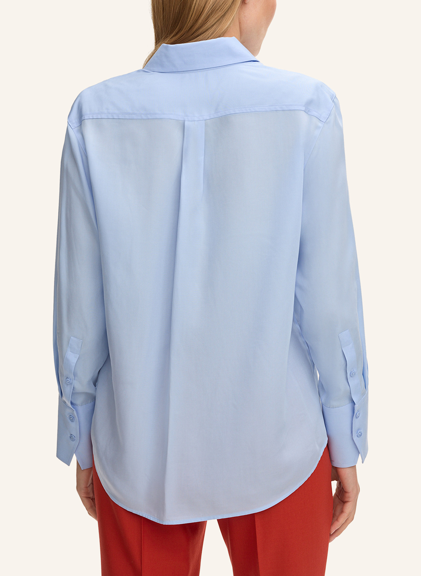 windsor. Bluse: HELLBLAU