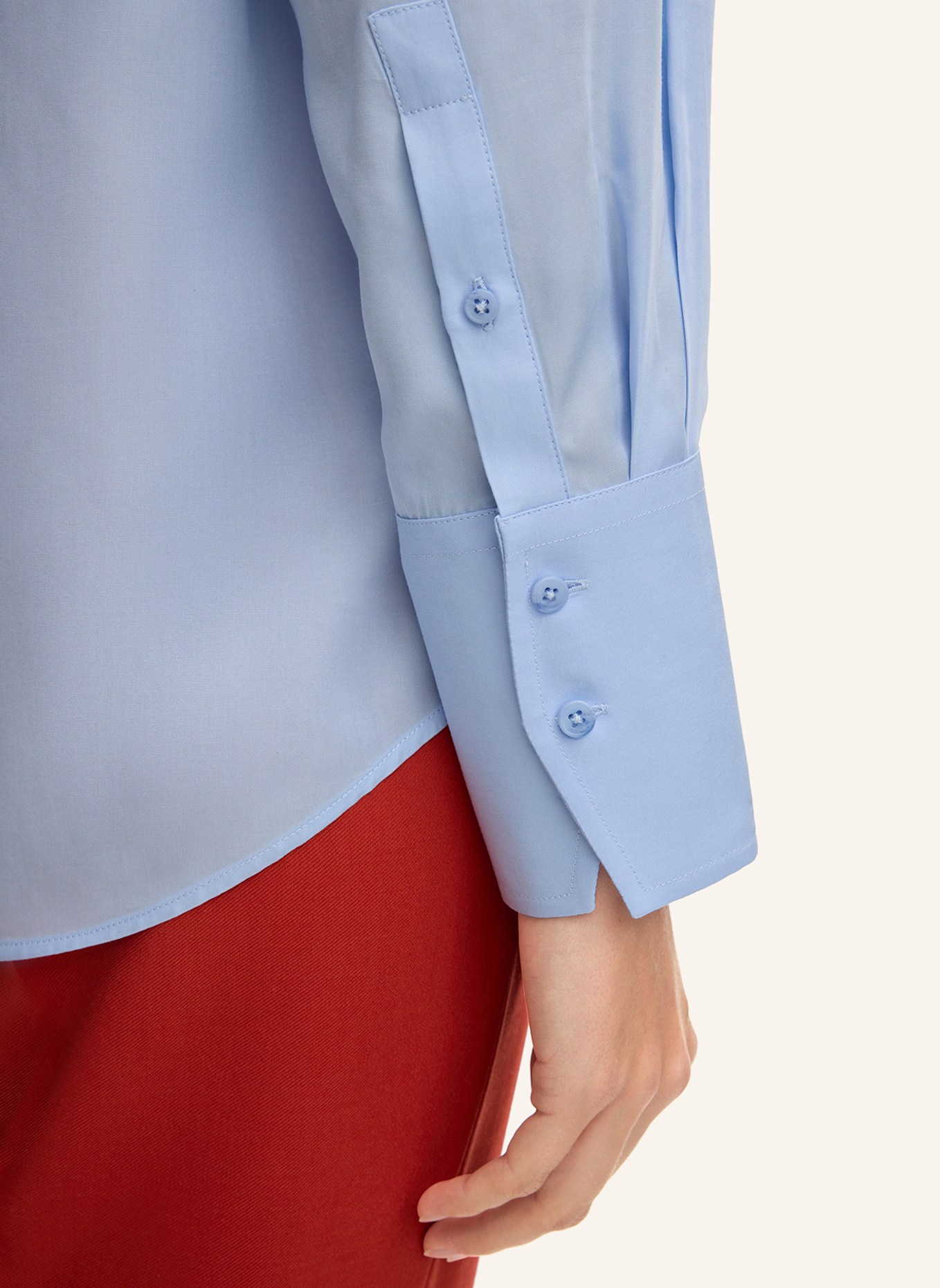 windsor. Bluse: HELLBLAU