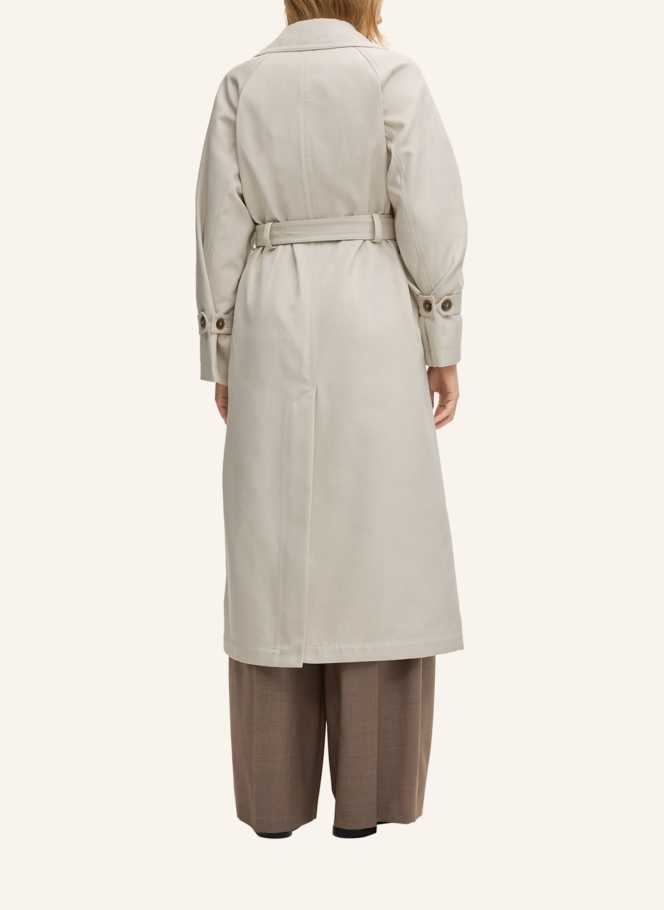 windsor. Trenchcoat: WEISS