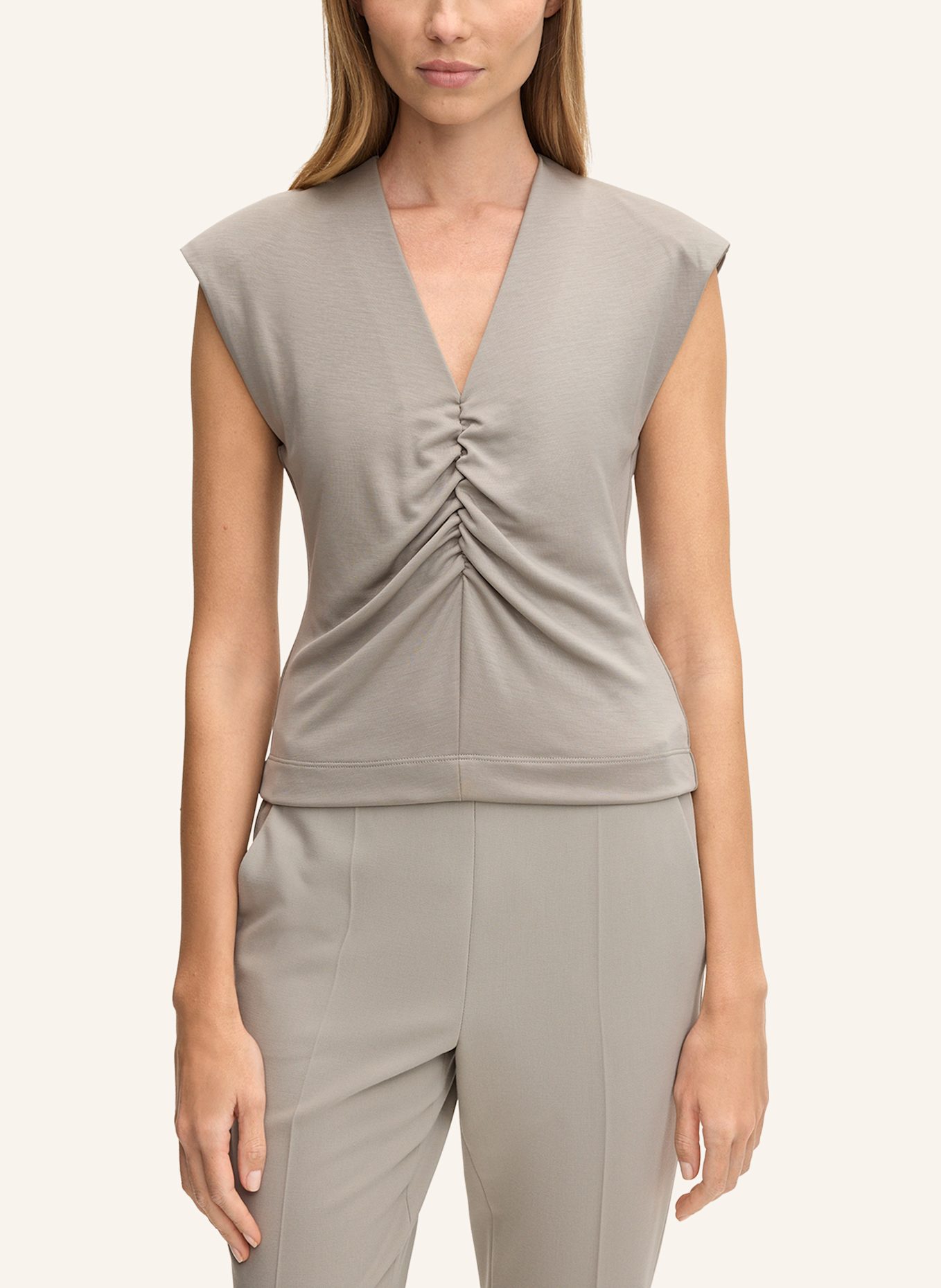 windsor. Shirt: BEIGE