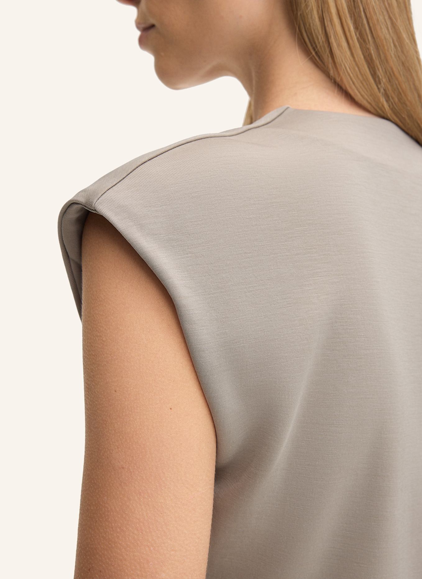 windsor. Shirt: BEIGE