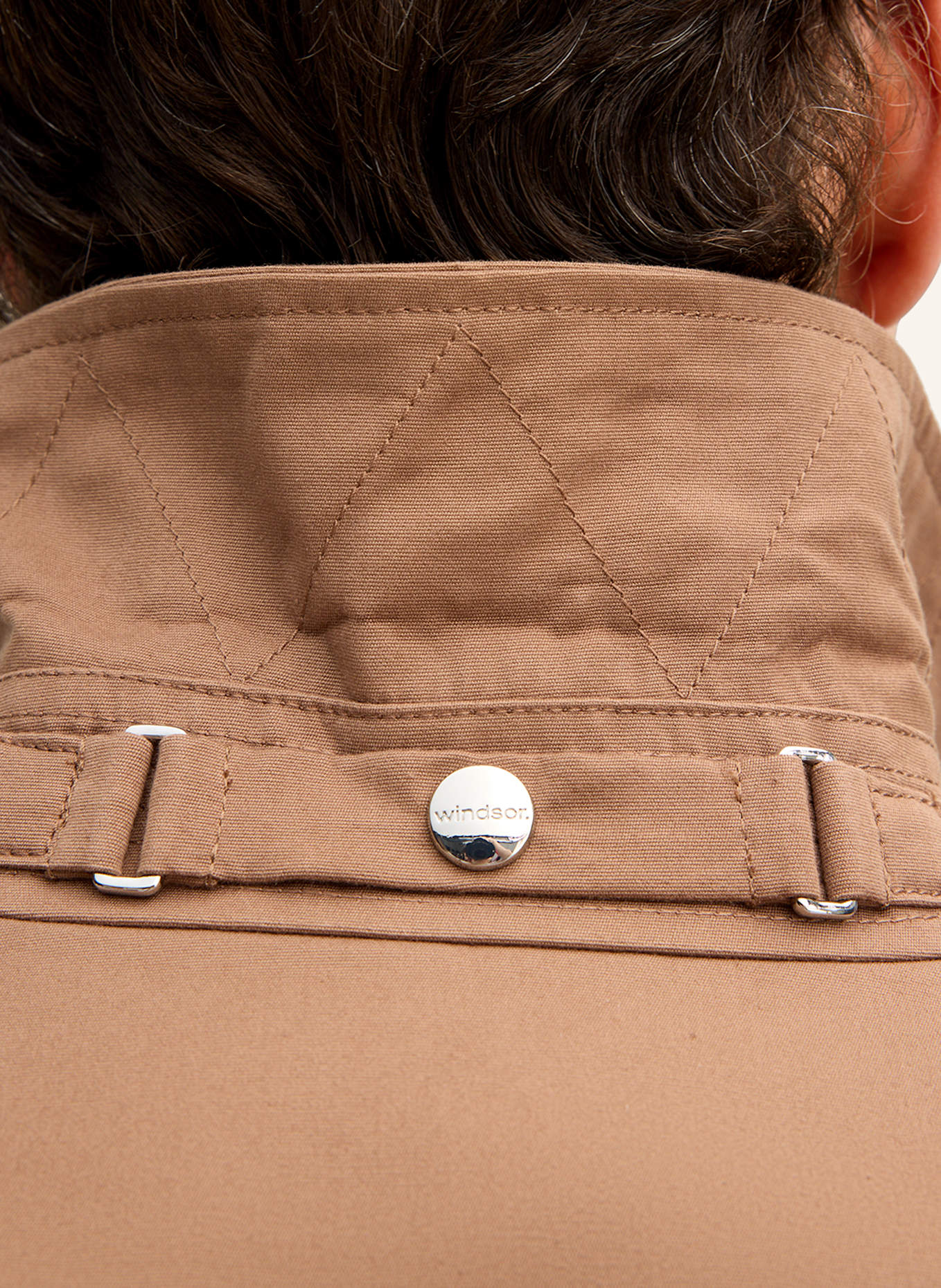 windsor. Mantel: CAMEL