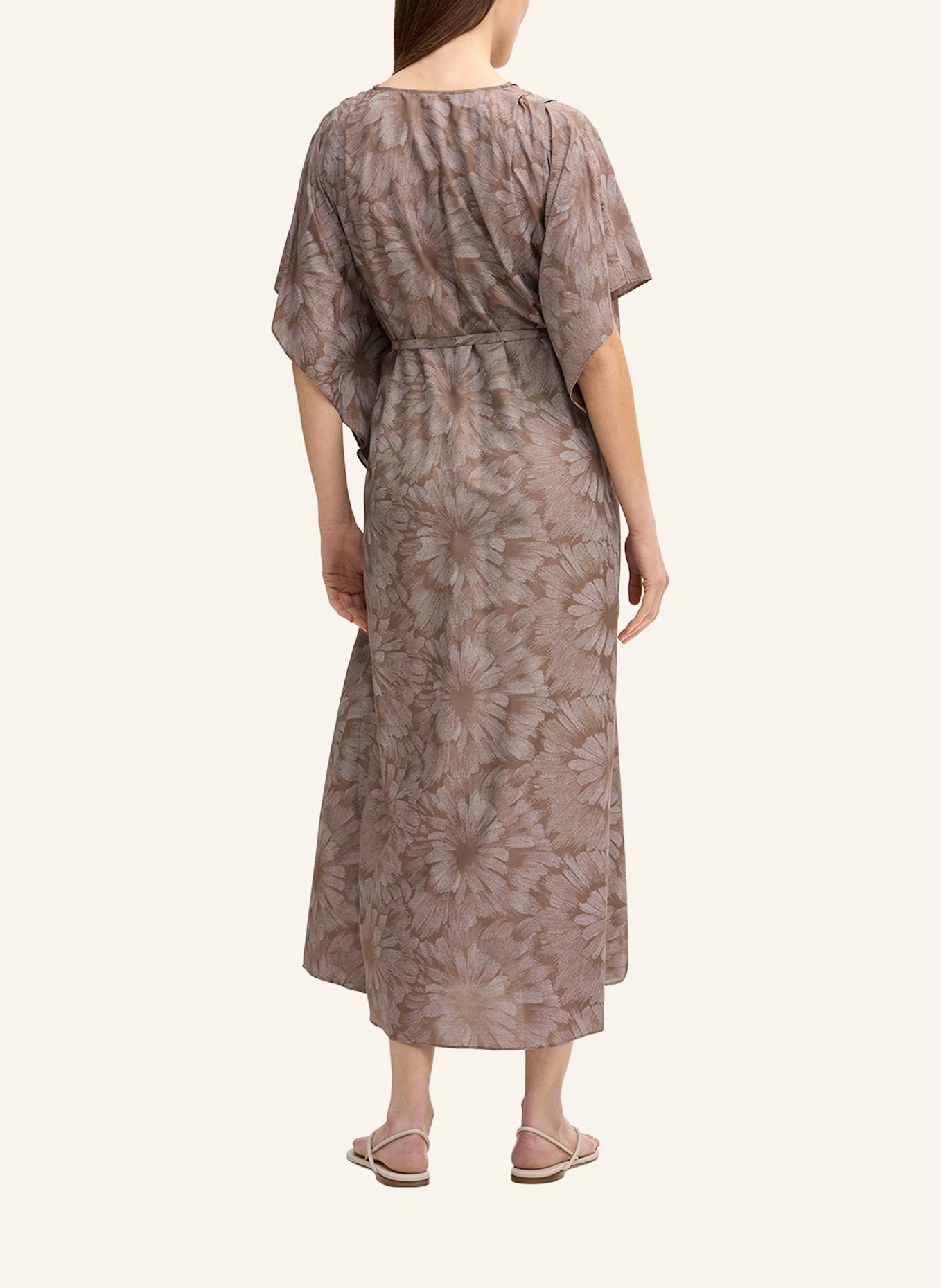 windsor. Kleid: BRAUN