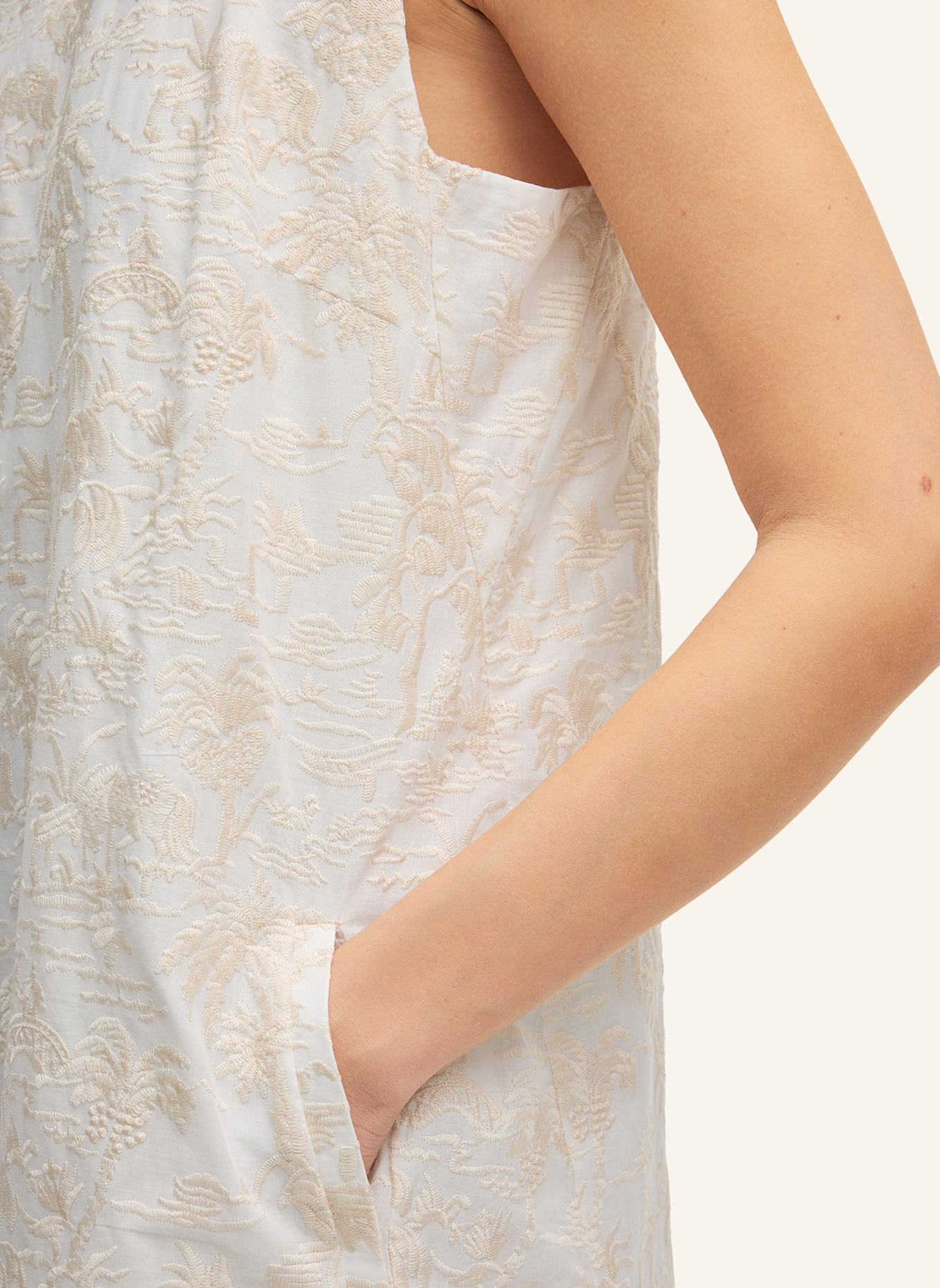 windsor. Kleid: WEISS