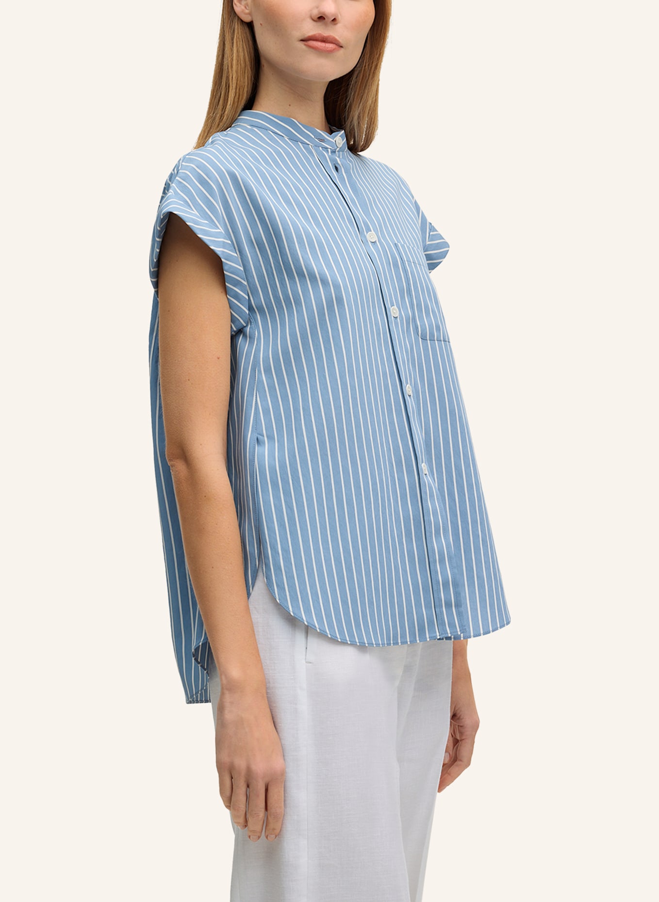 windsor. Bluse: HELLBLAU