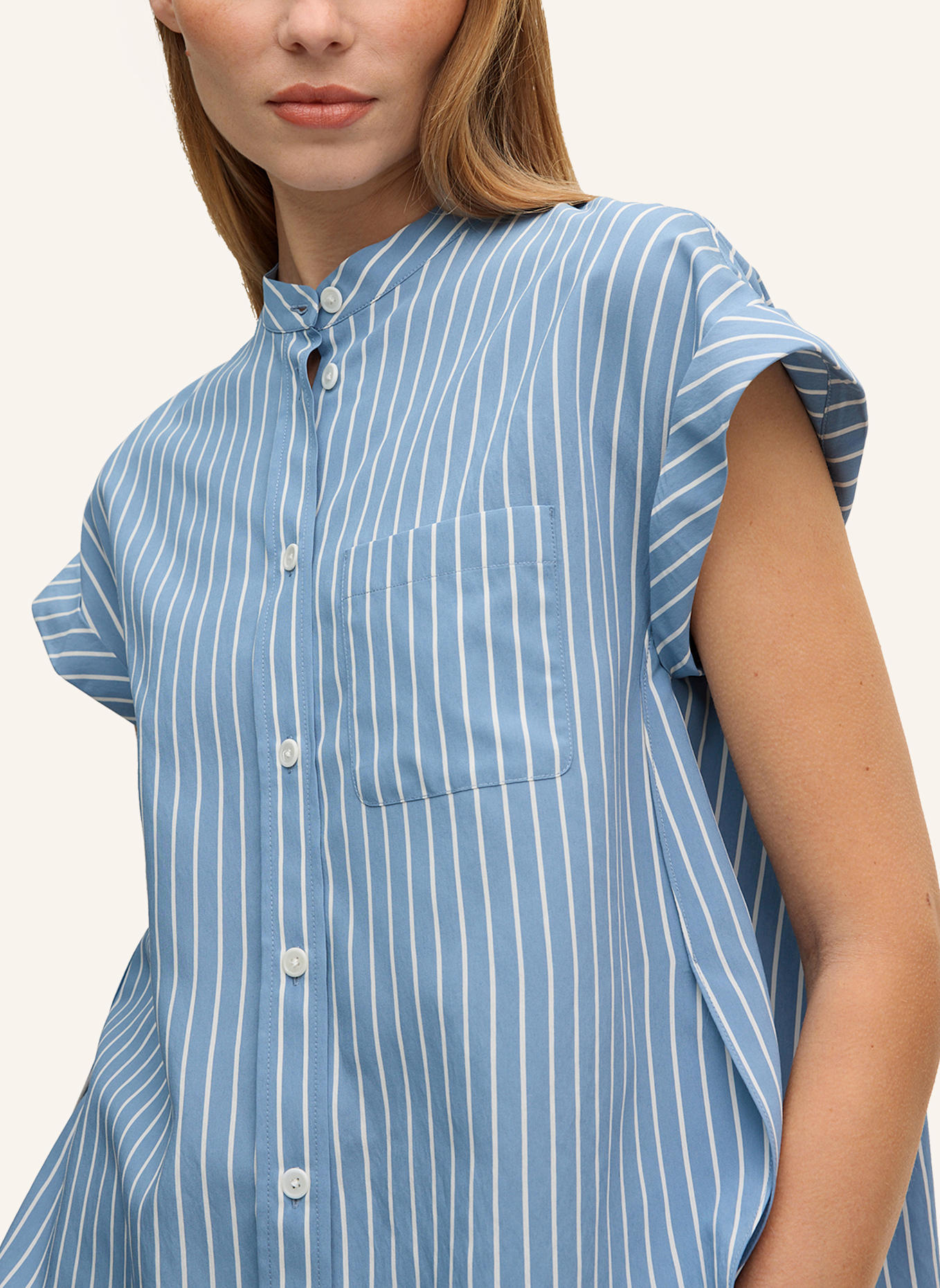 windsor. Bluse: HELLBLAU