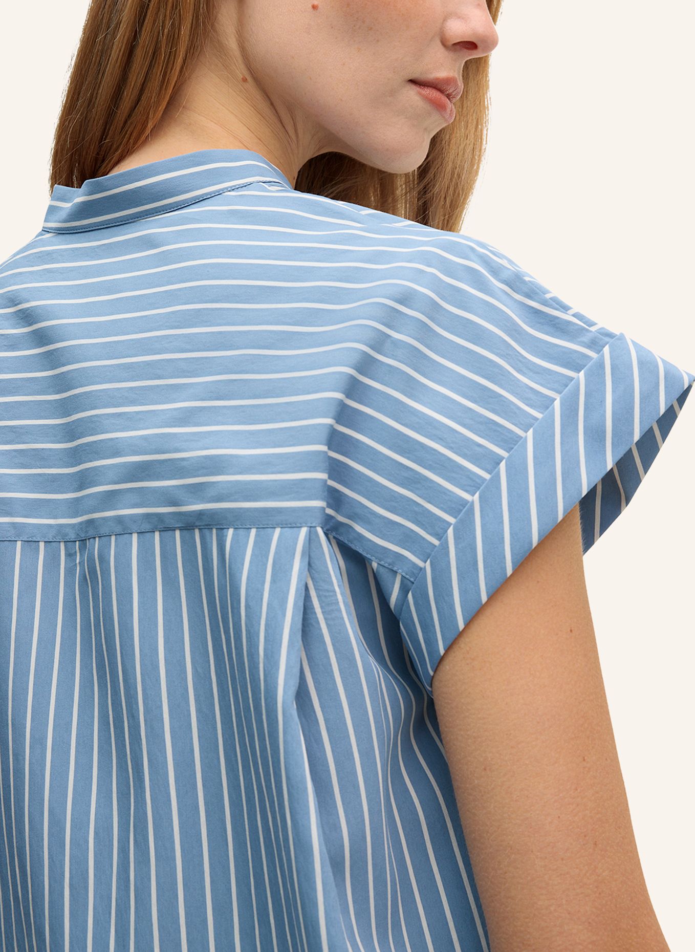 windsor. Bluse: HELLBLAU