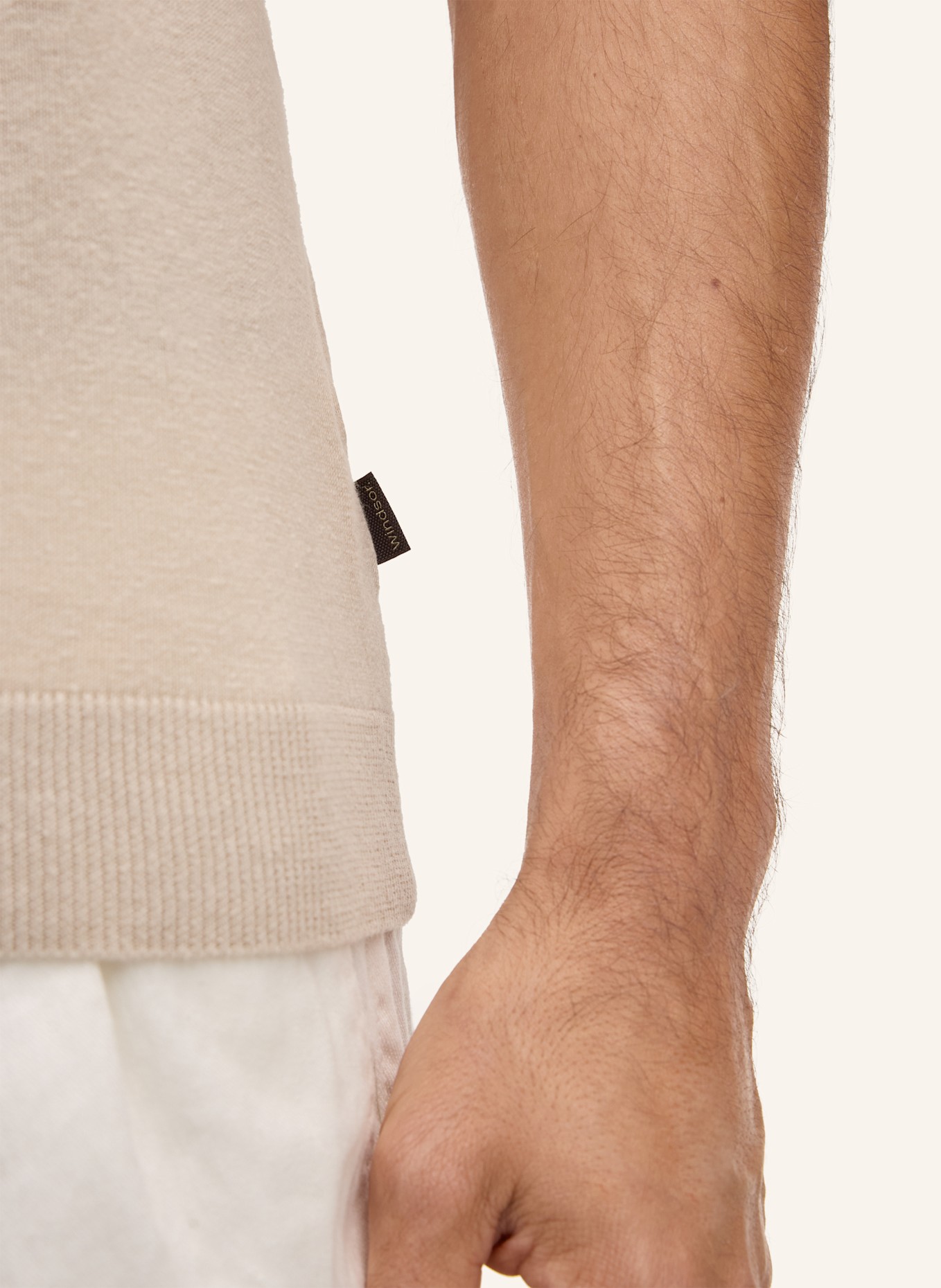 windsor. Shirt: BEIGE