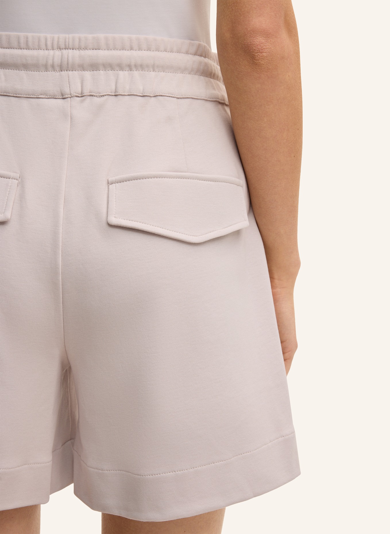 windsor. Sweatshorts: BEIGE