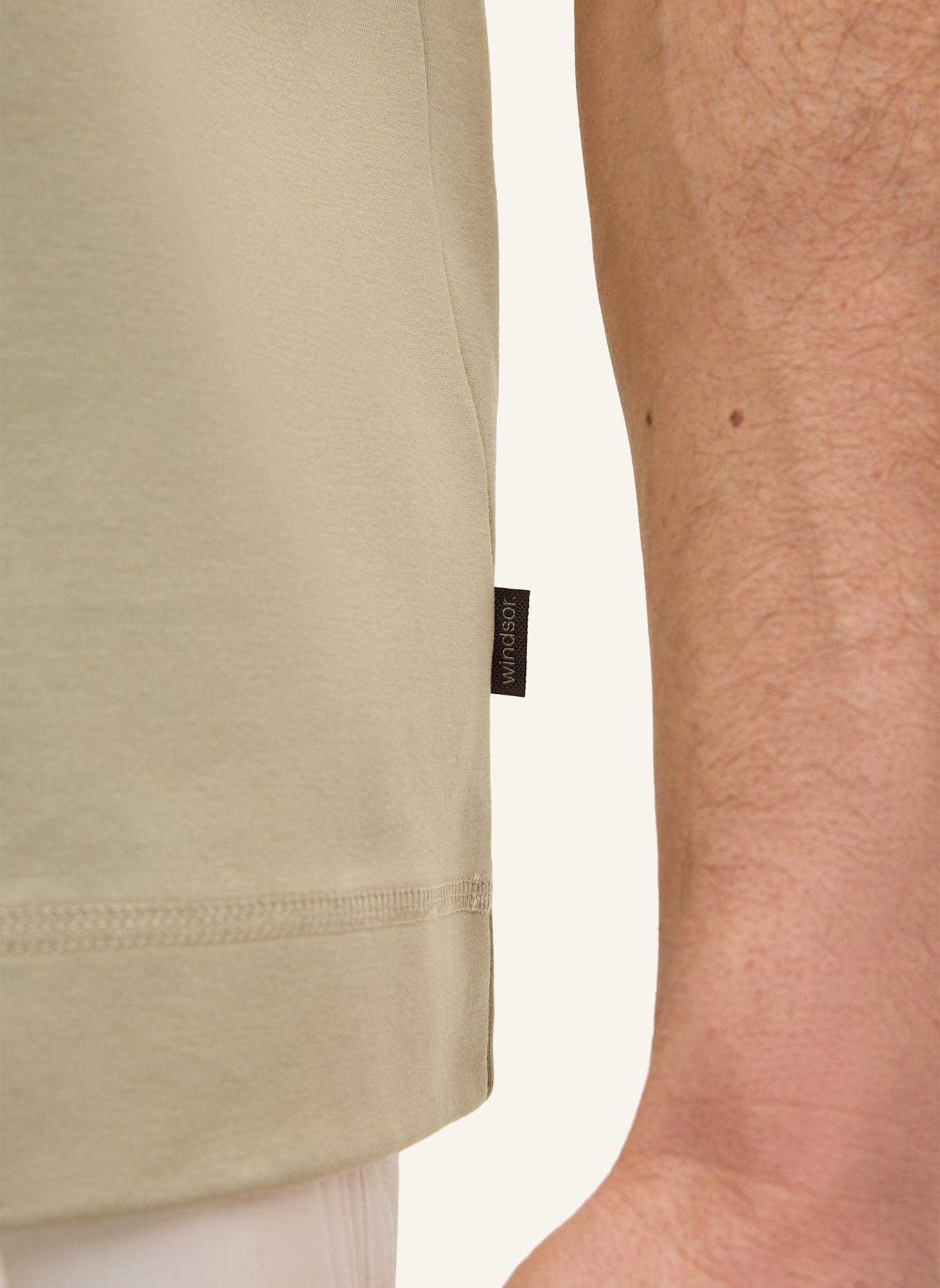 windsor. T-Shirt: OLIV