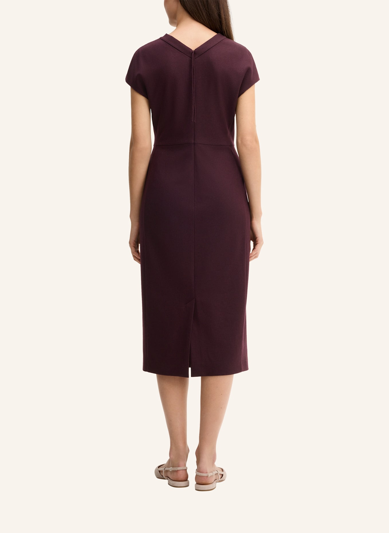 windsor. Kleid: DUNKELROT