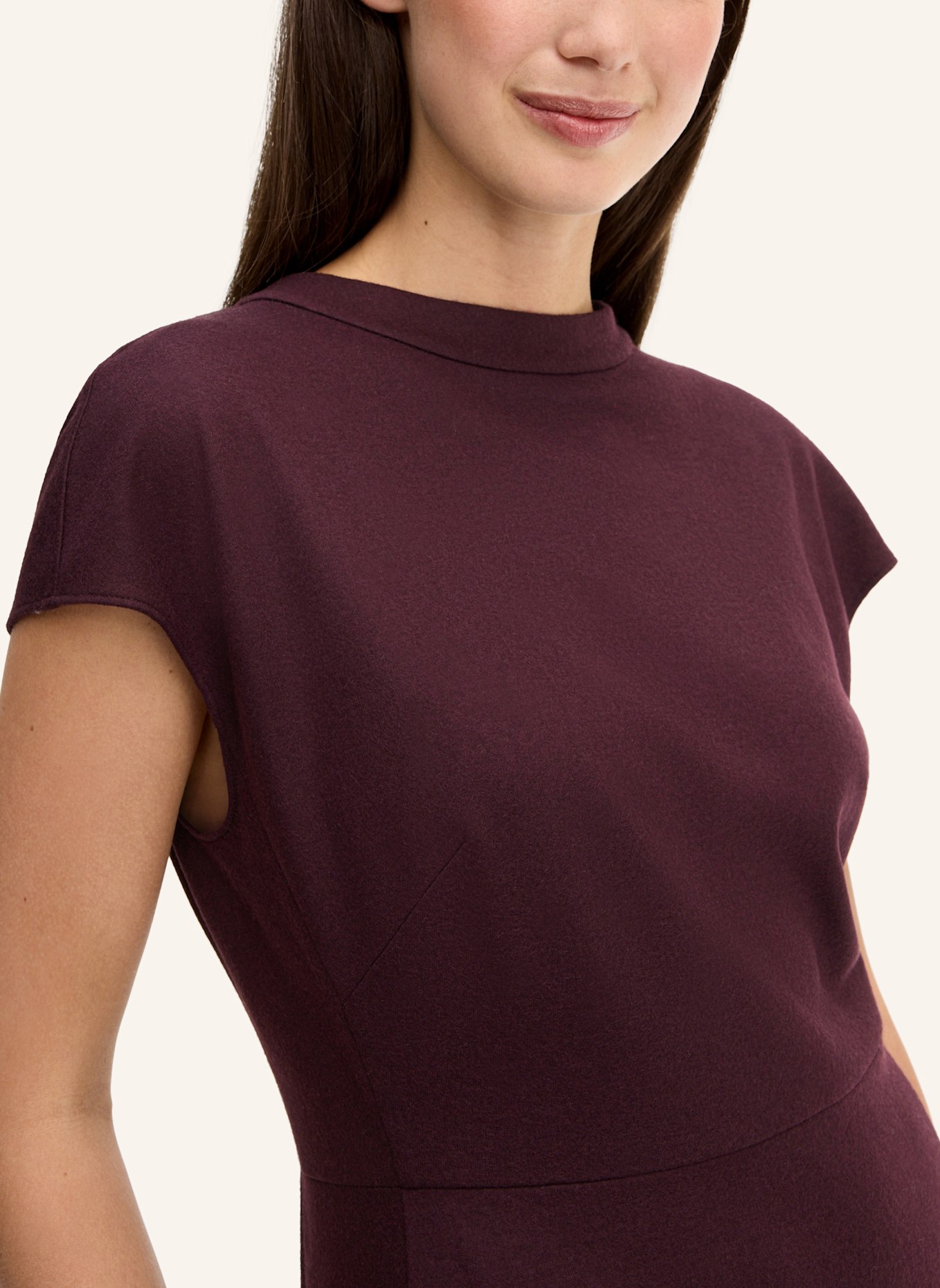 windsor. Kleid: DUNKELROT