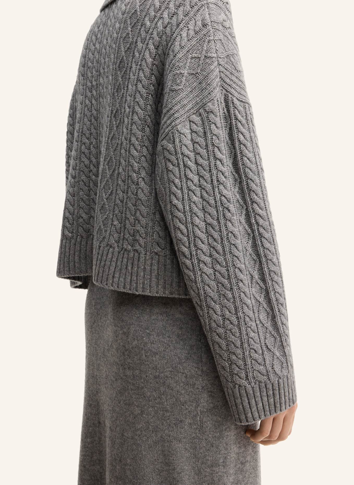 windsor. Cardigan: HELLGRAU