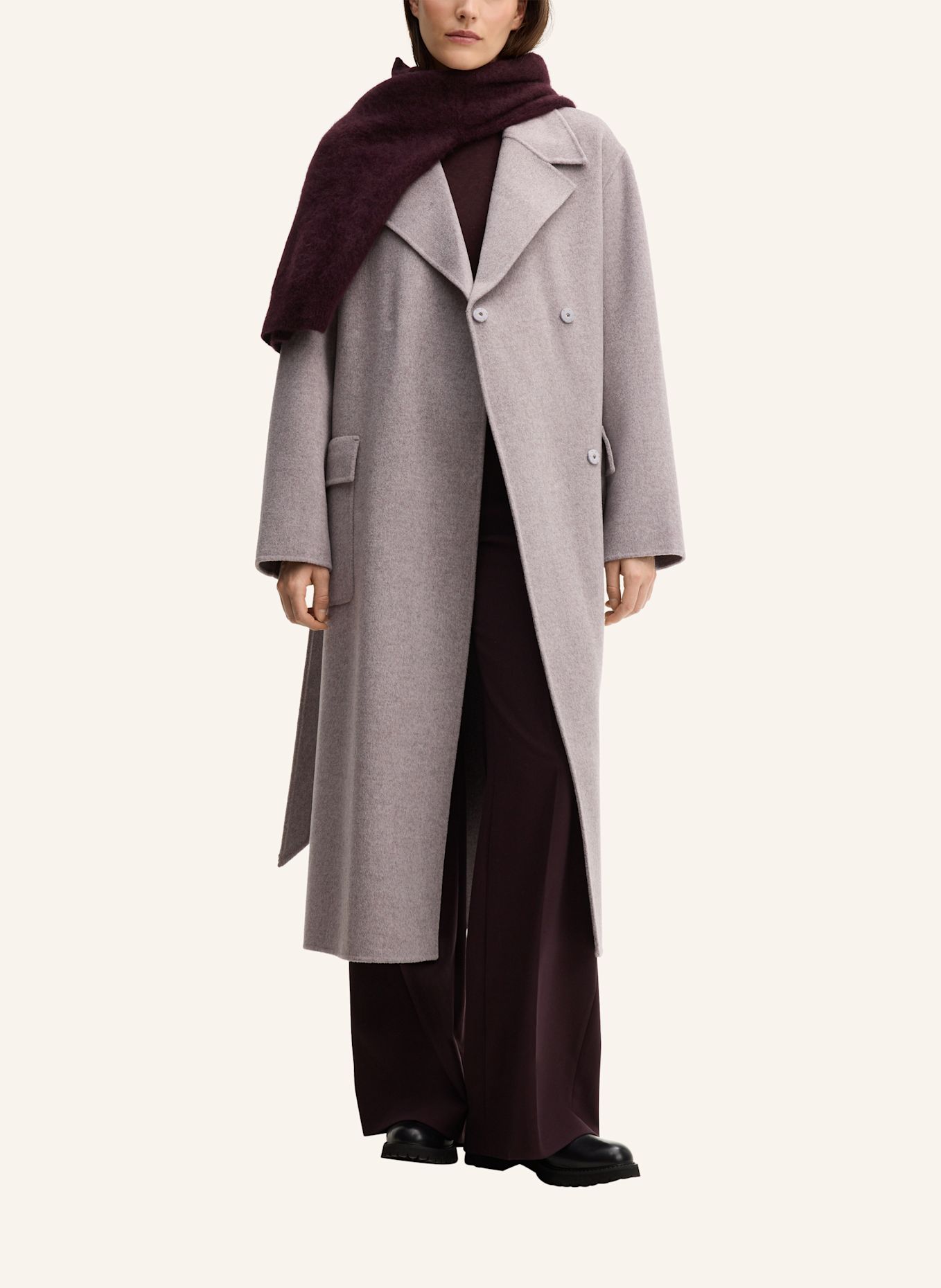 windsor. Mantel: TAUPE