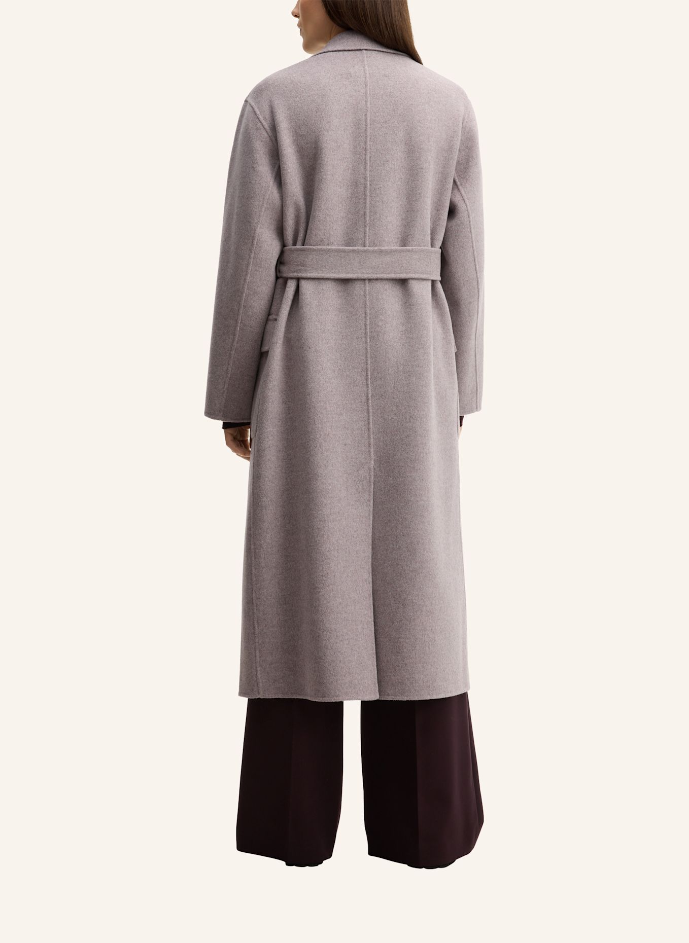 windsor. Mantel: TAUPE