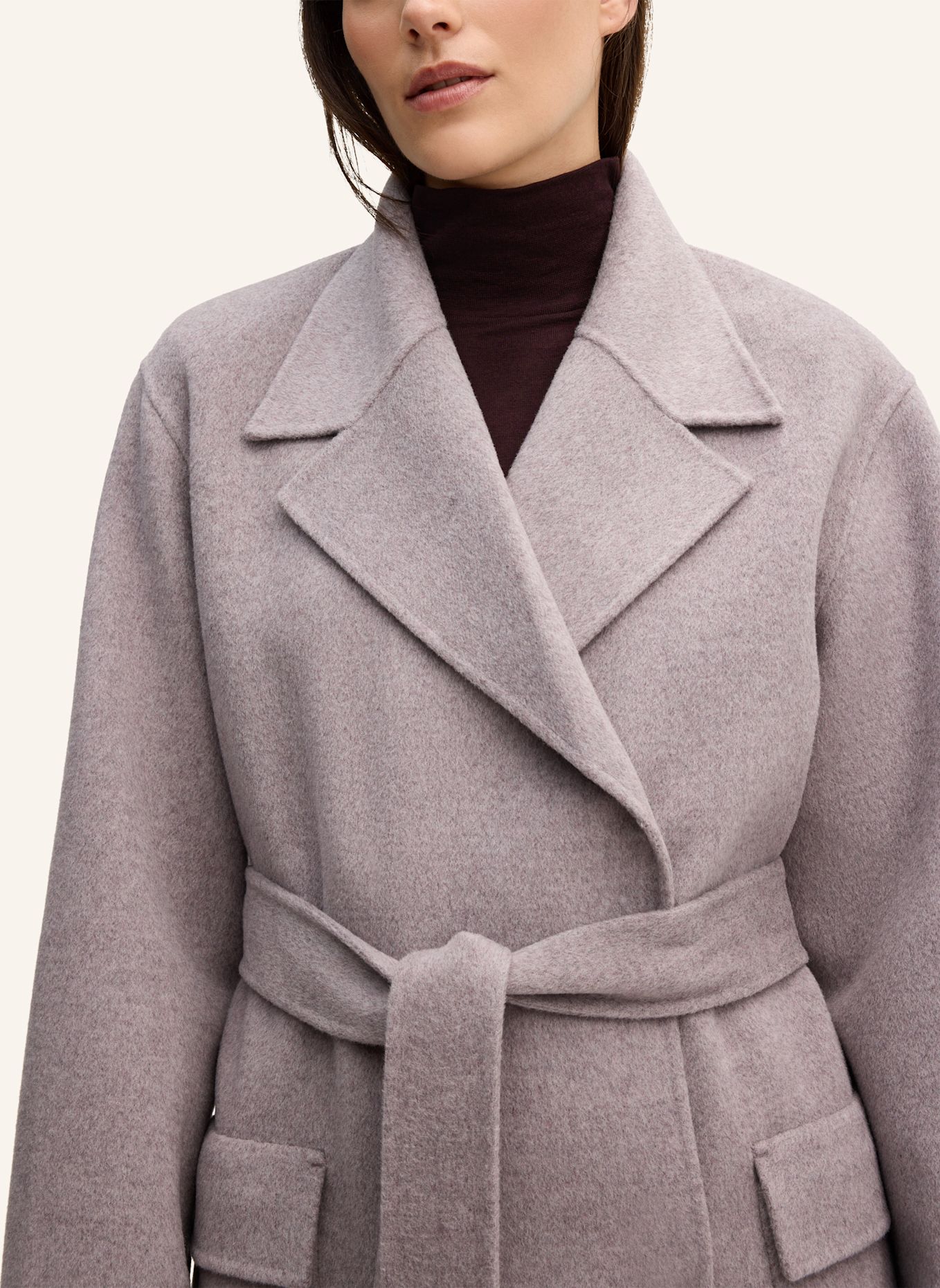 windsor. Mantel: TAUPE